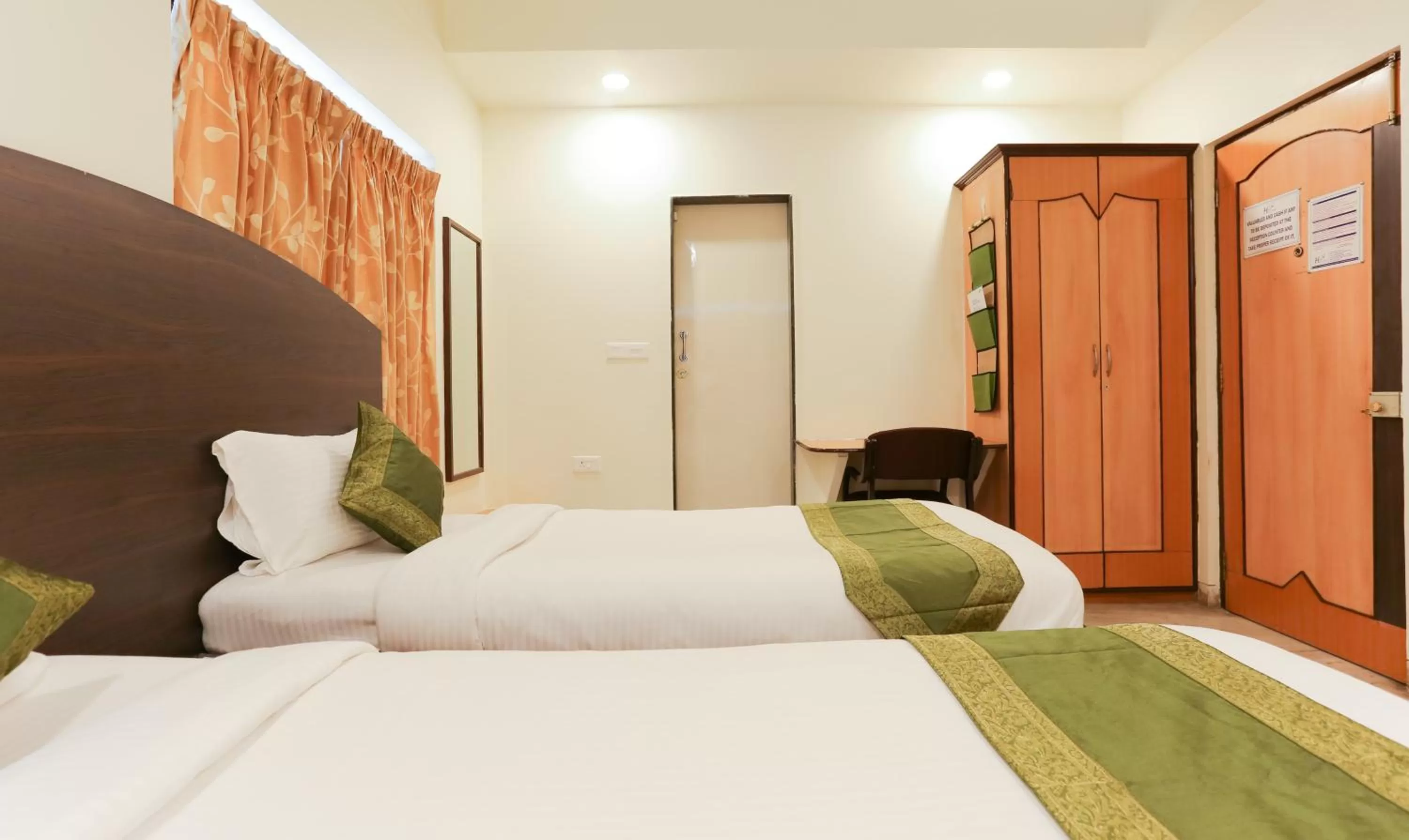 Photo of the whole room, Bed in Itsy Hotels Hill View Ex