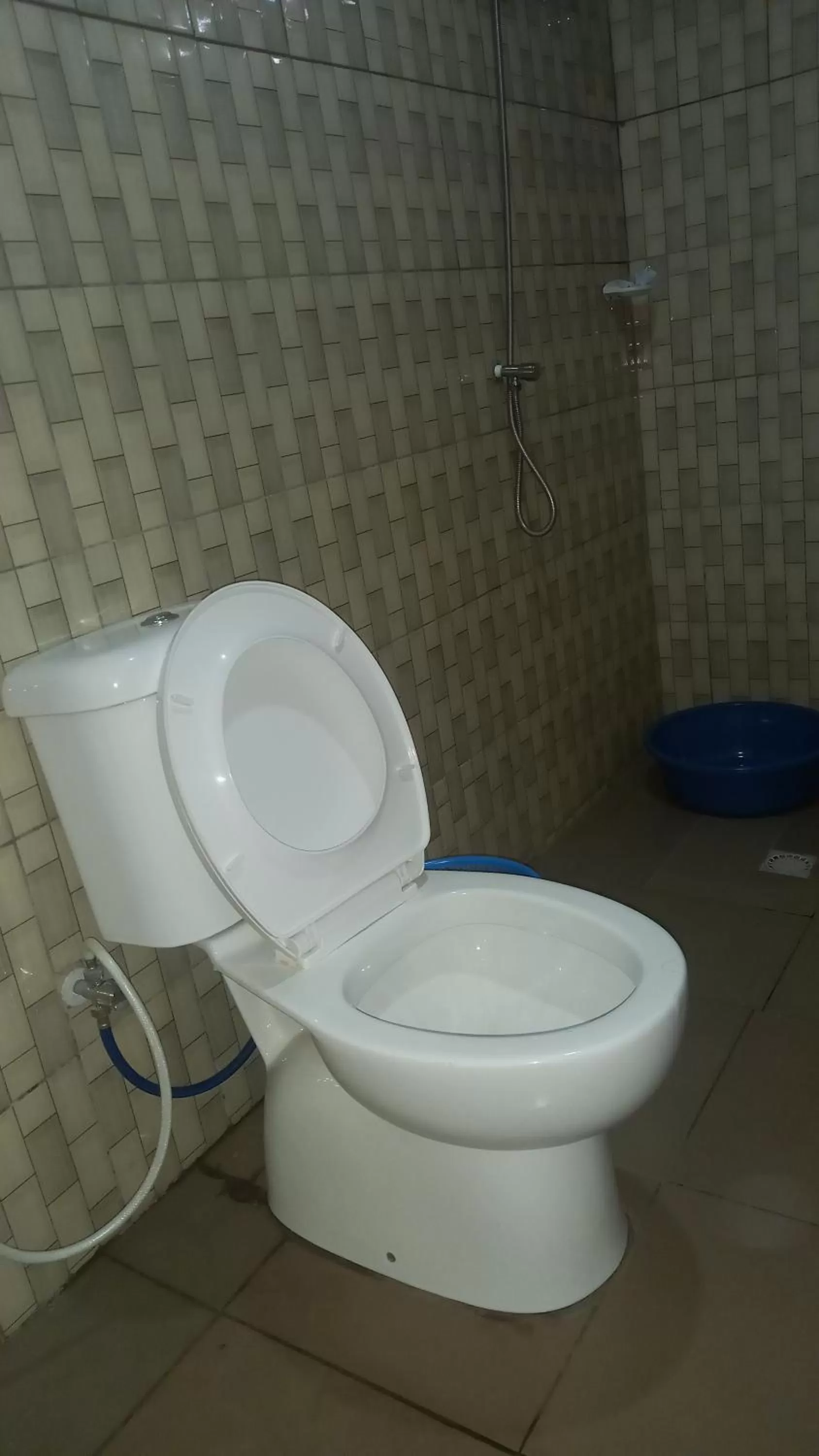 Bathroom in Tommy's Budget Rooms