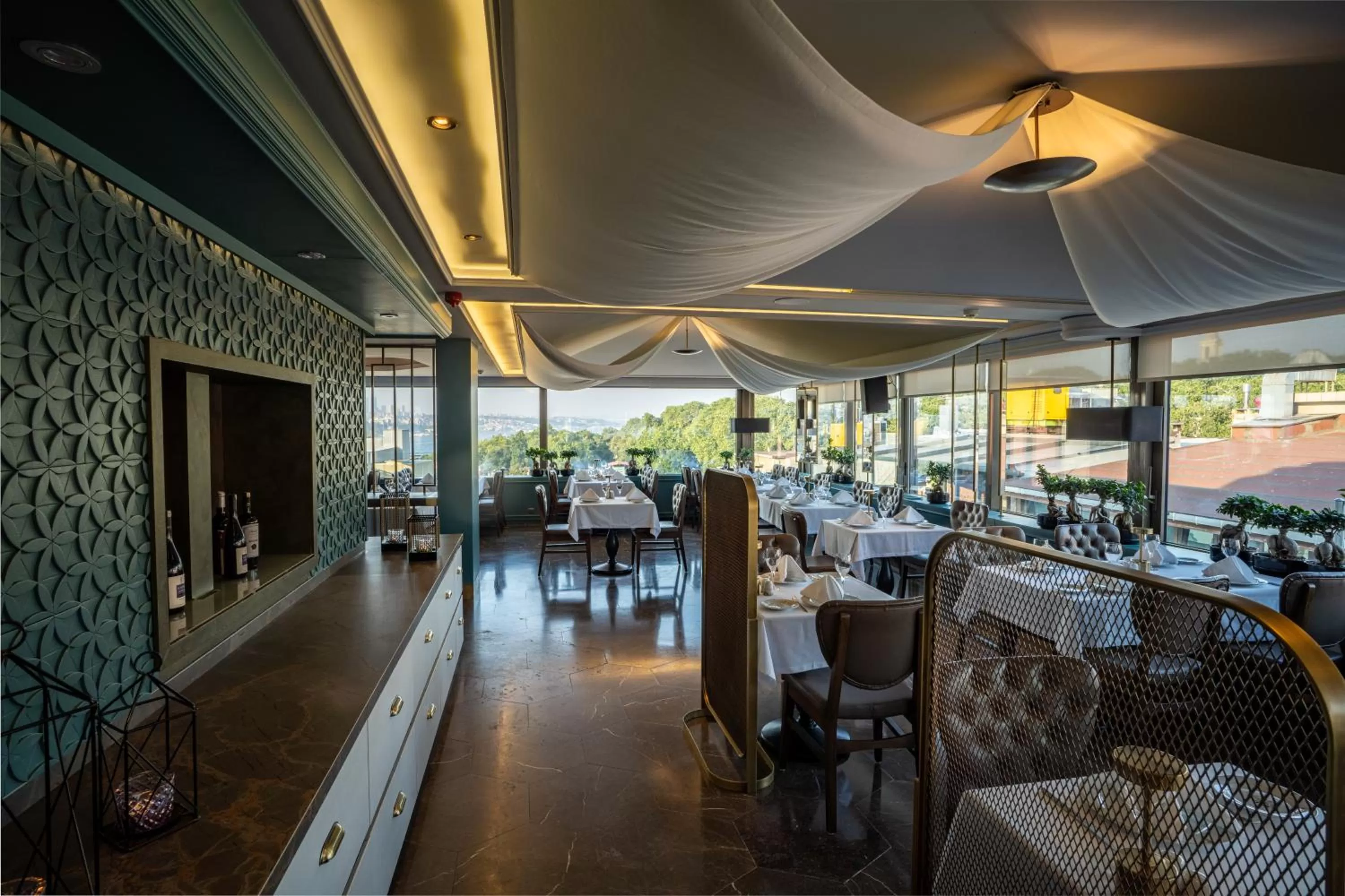 Restaurant/places to eat in Hotel Yasmak Sultan