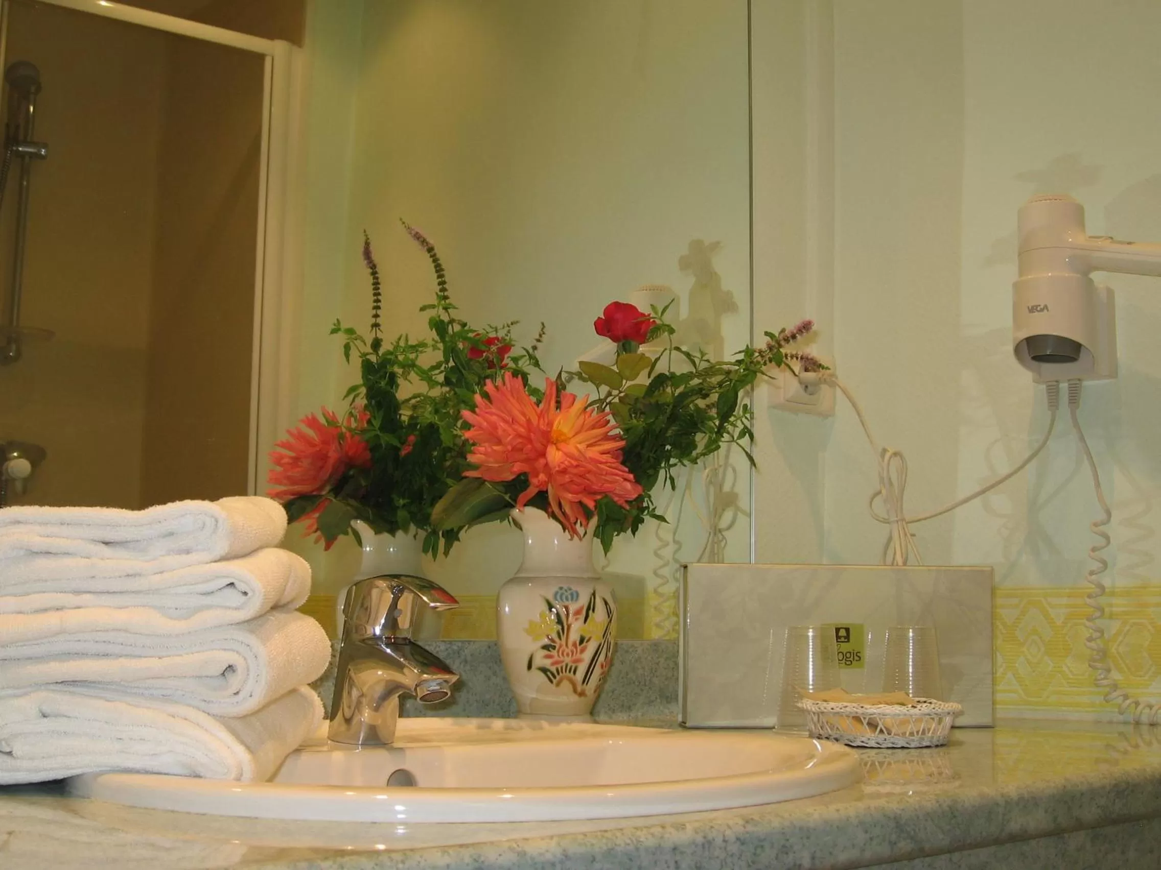 Bathroom in Logis Hotel L'ange Couronne