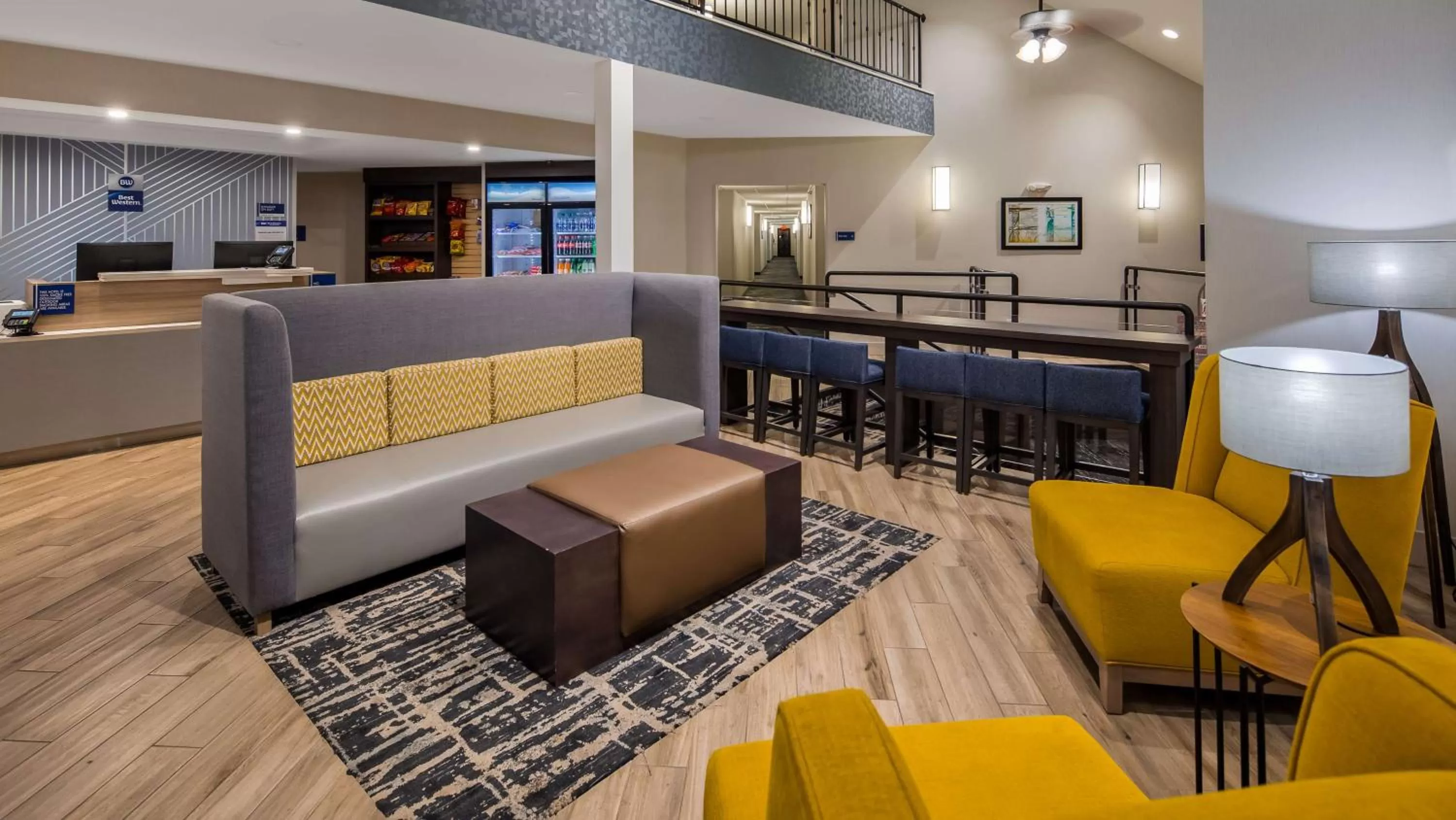 Lobby or reception in Best Western Hampshire Inn & Suites