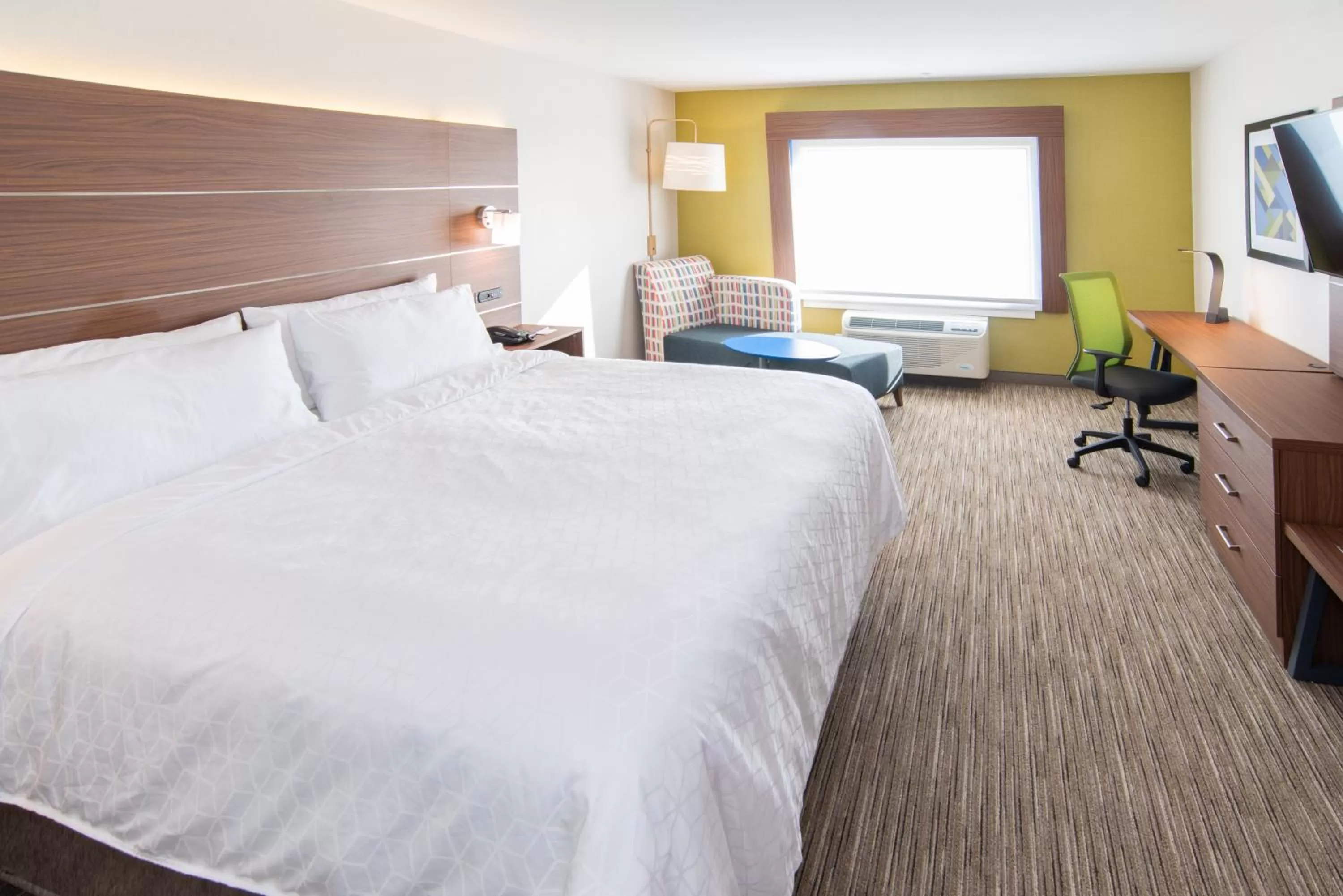 Bed in Holiday Inn Express & Suites - North Battleford by IHG