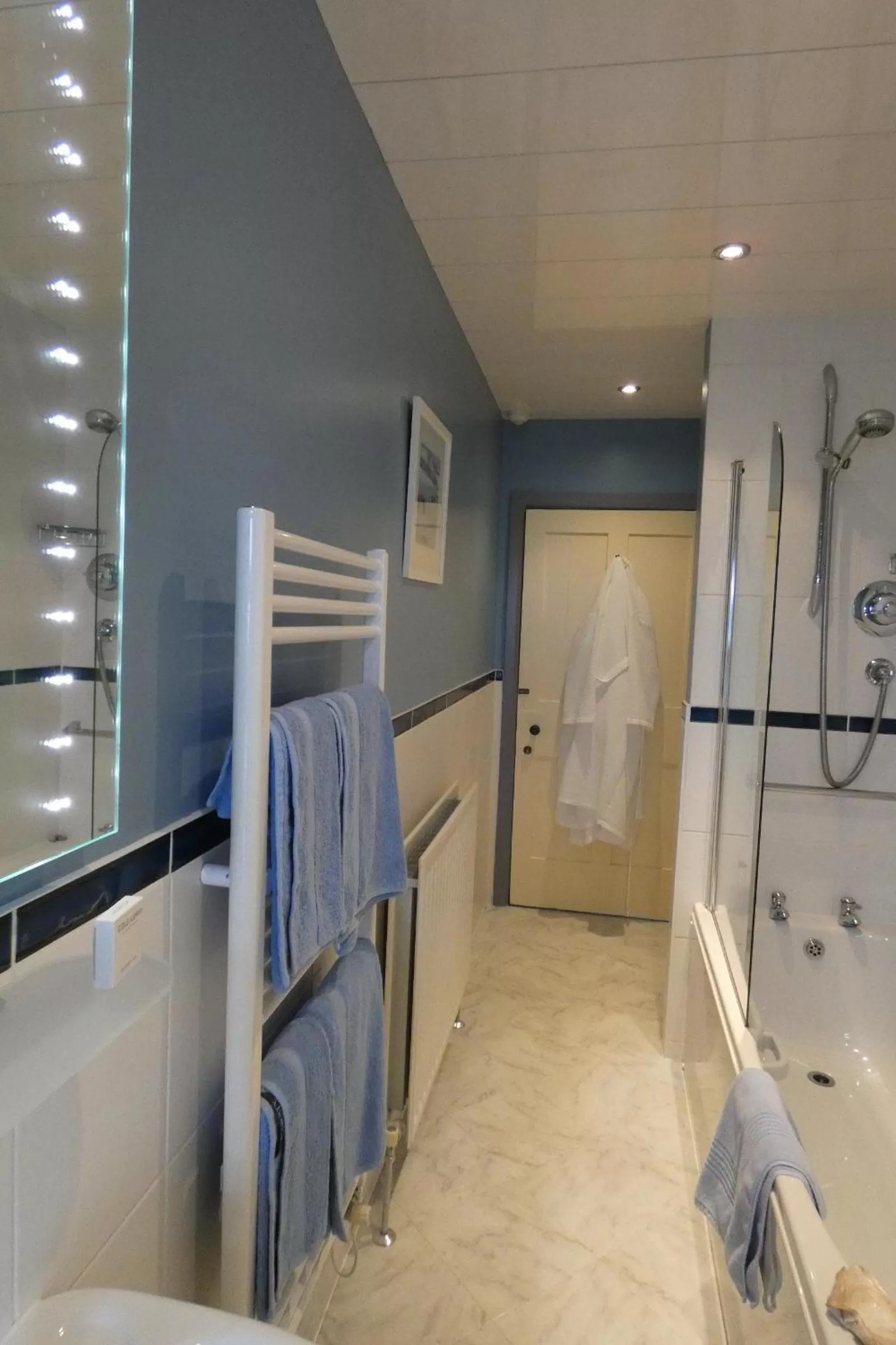 Bathroom in Kentwood Guest House