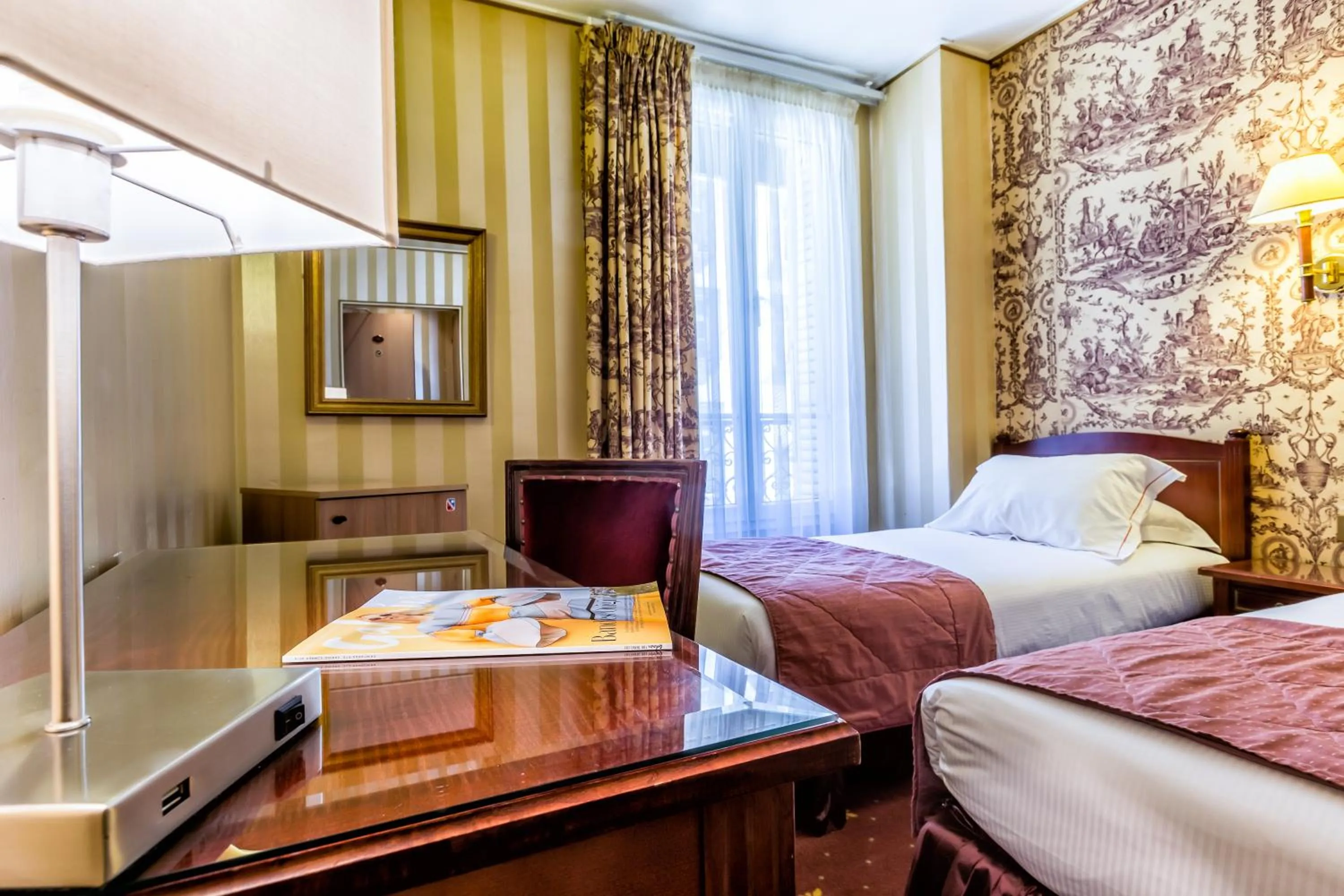 Day, Bed in Hotel Regence Paris