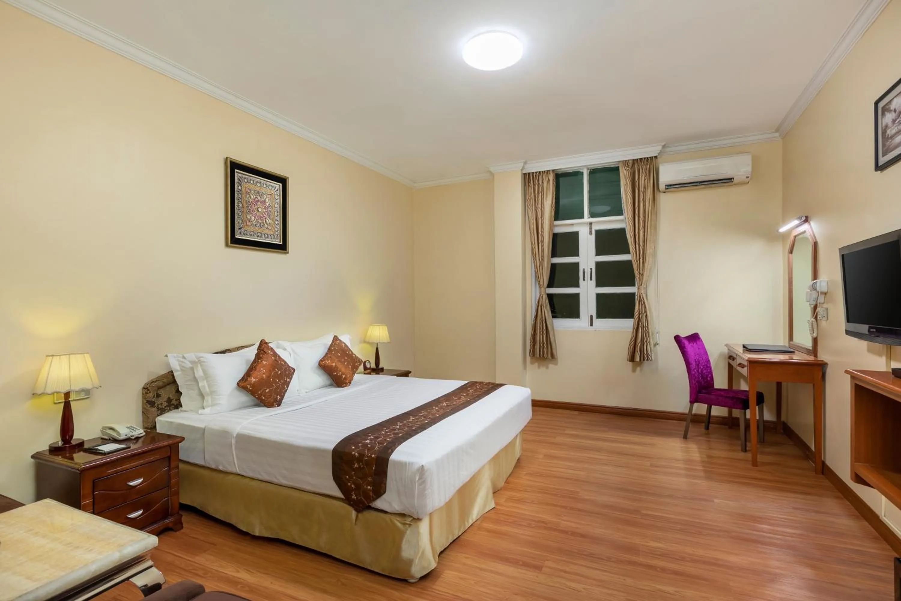 Bed in Grand Palace Hotel