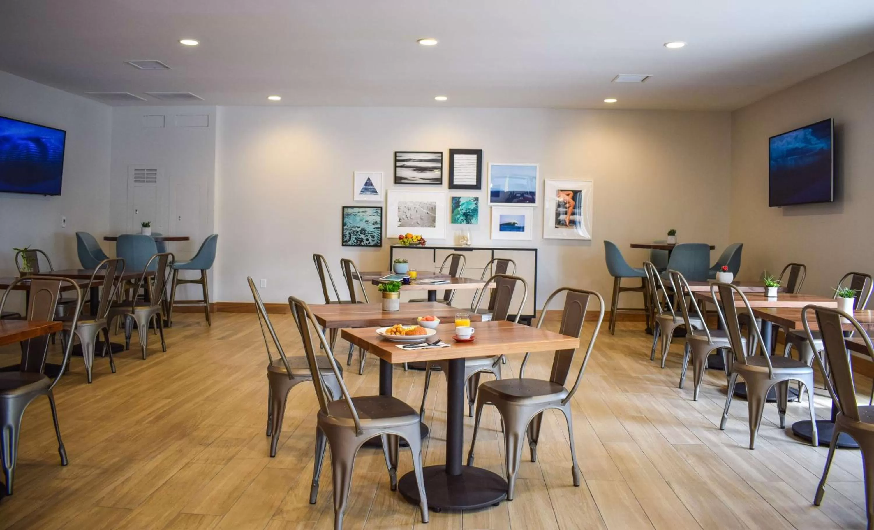 Restaurant/places to eat in Beachside Inn