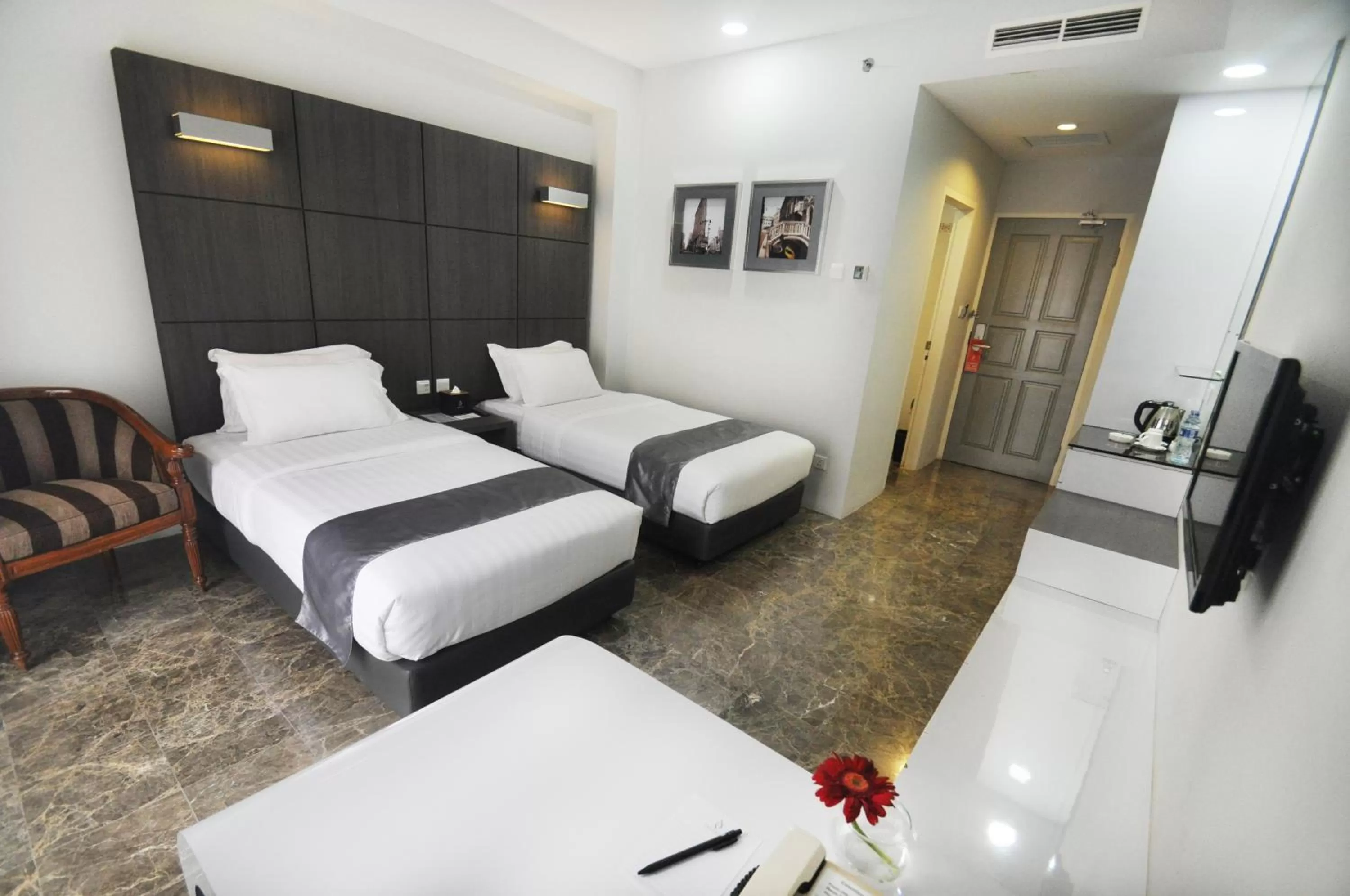TV and multimedia, Bed in Dreamtel Jakarta