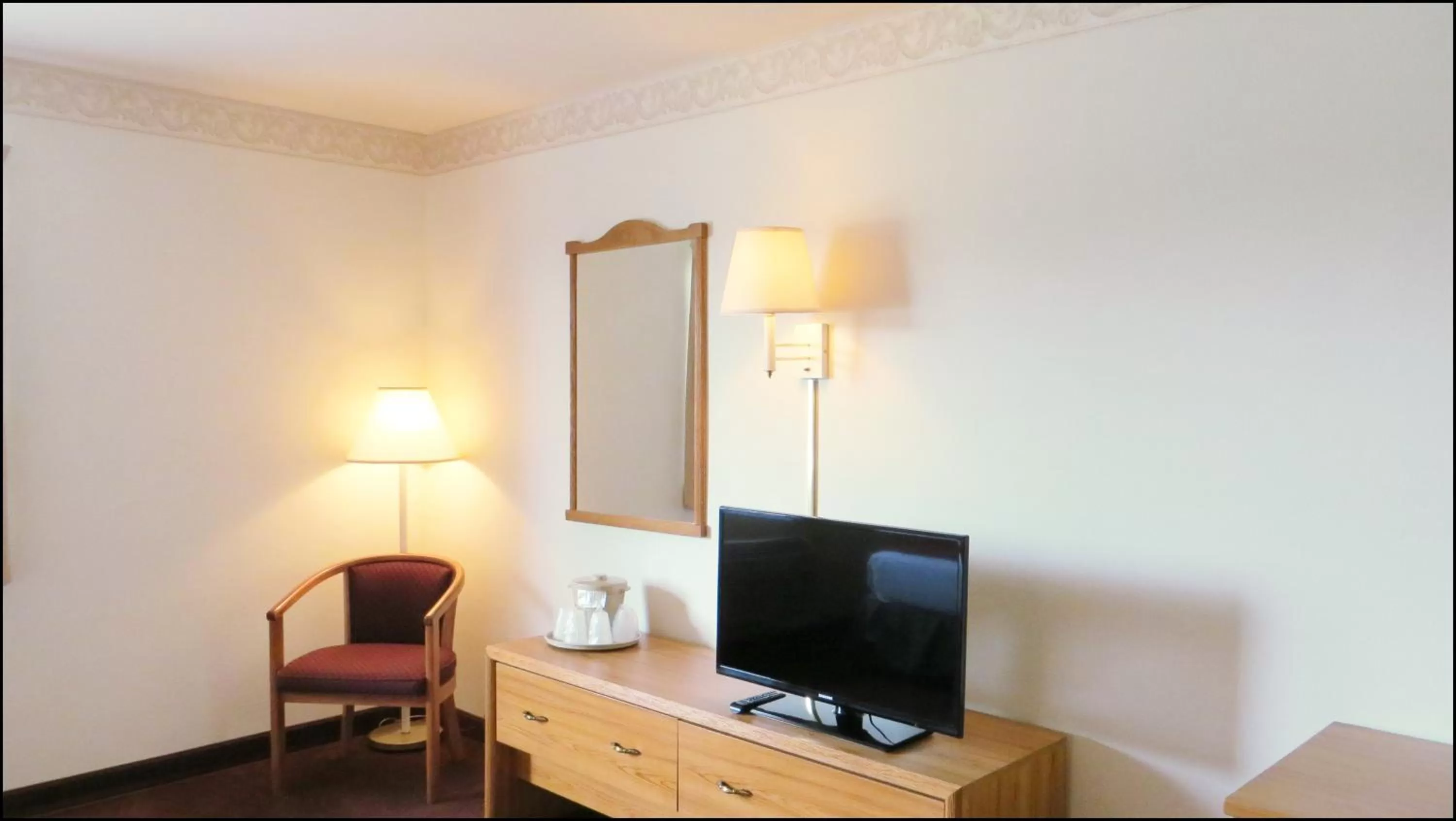 TV and multimedia in Peppermill Empress Inn