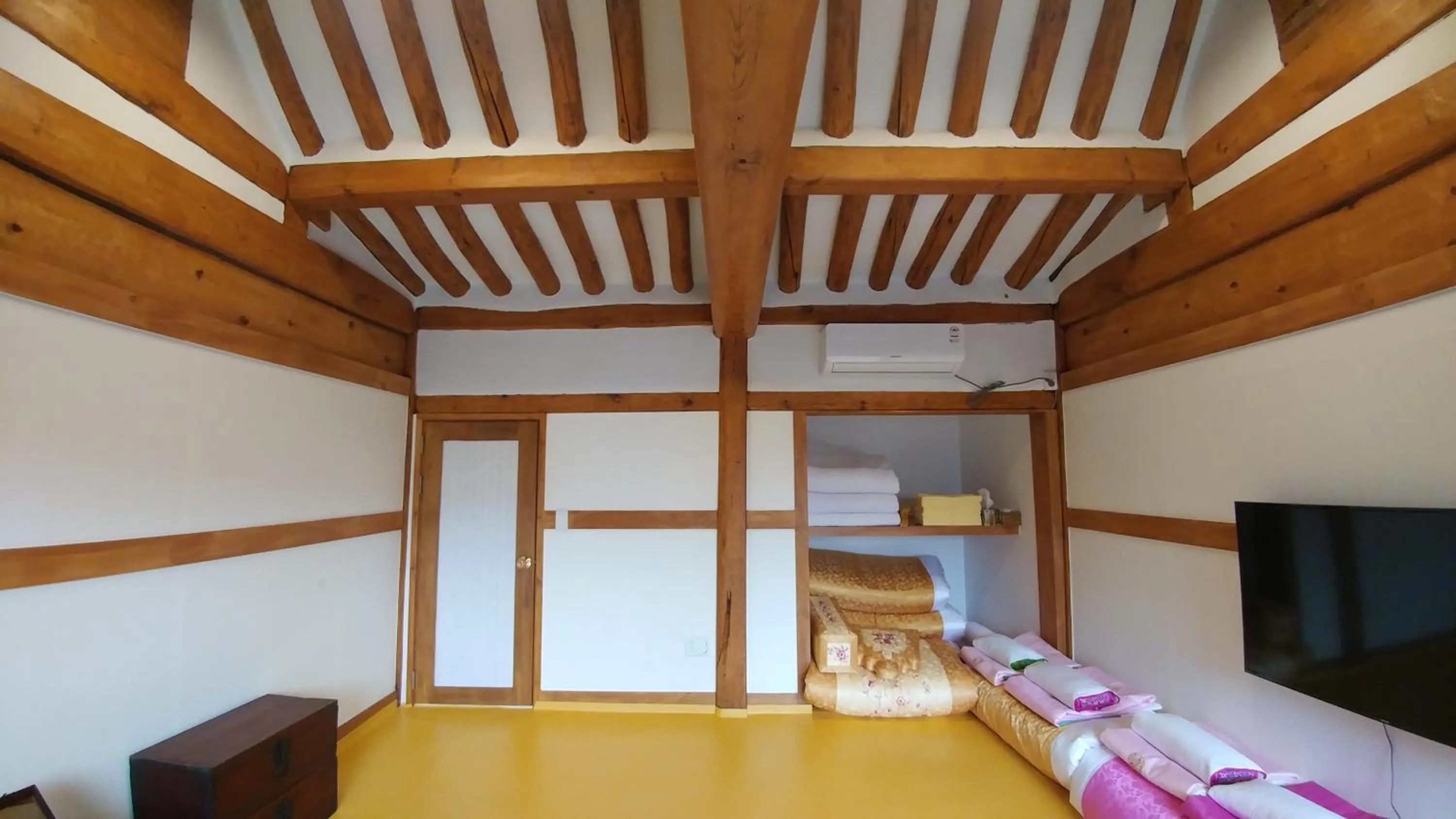 Photo of the whole room, Bed in Sophia Hanok Guesthouse