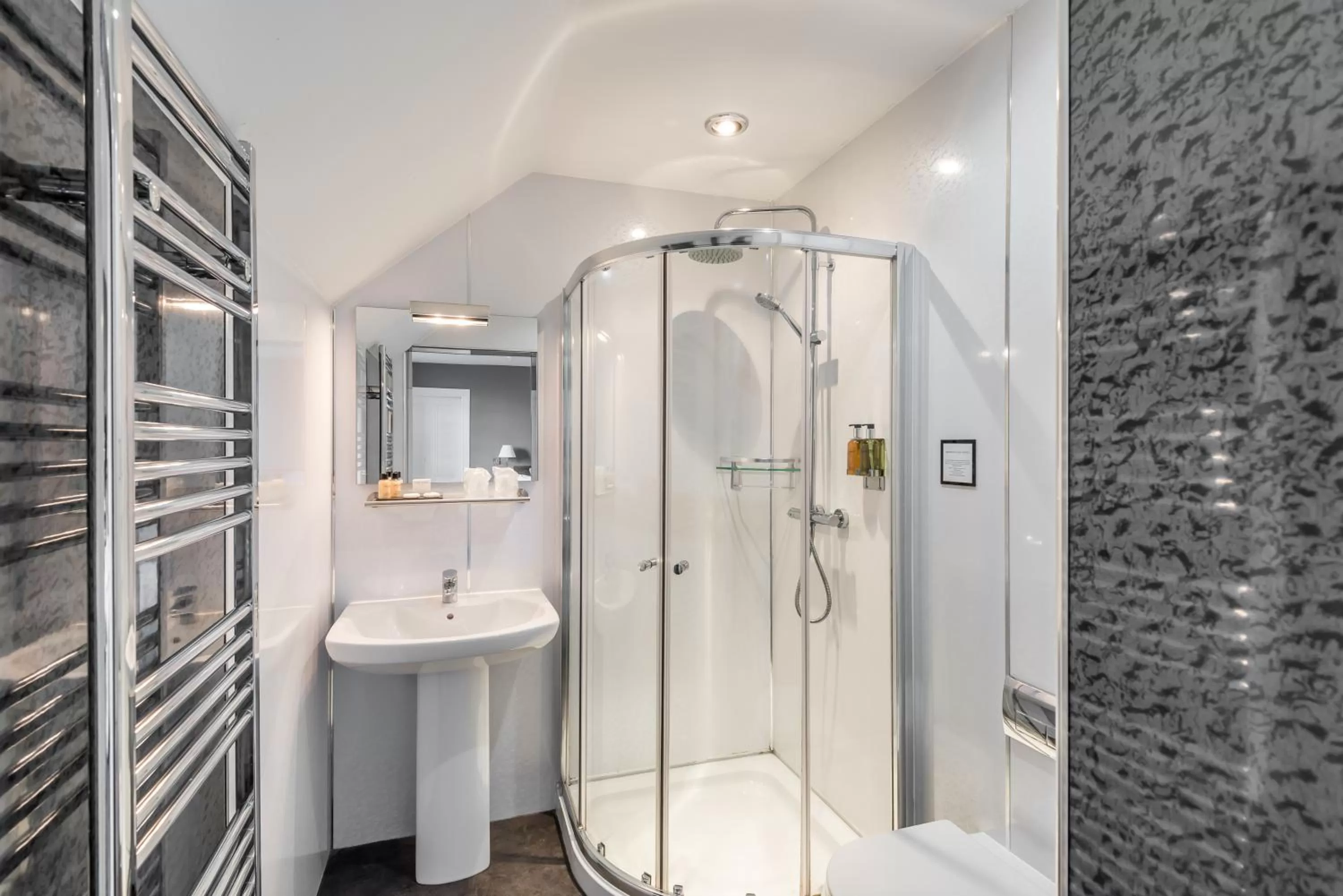 Shower in Grey Harlings Rooms