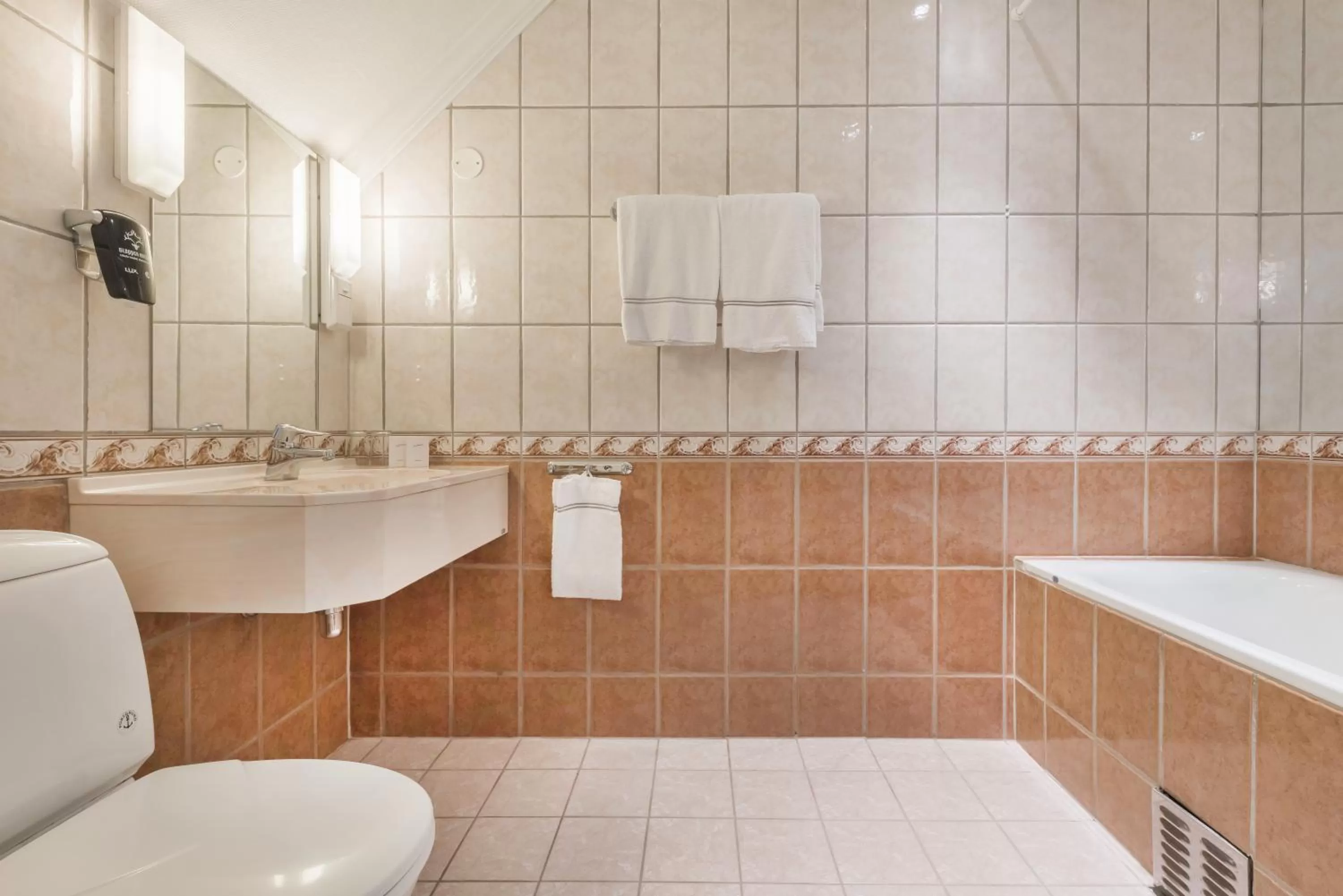 Bathroom in Gloppen Hotell - by Classic Norway Hotels