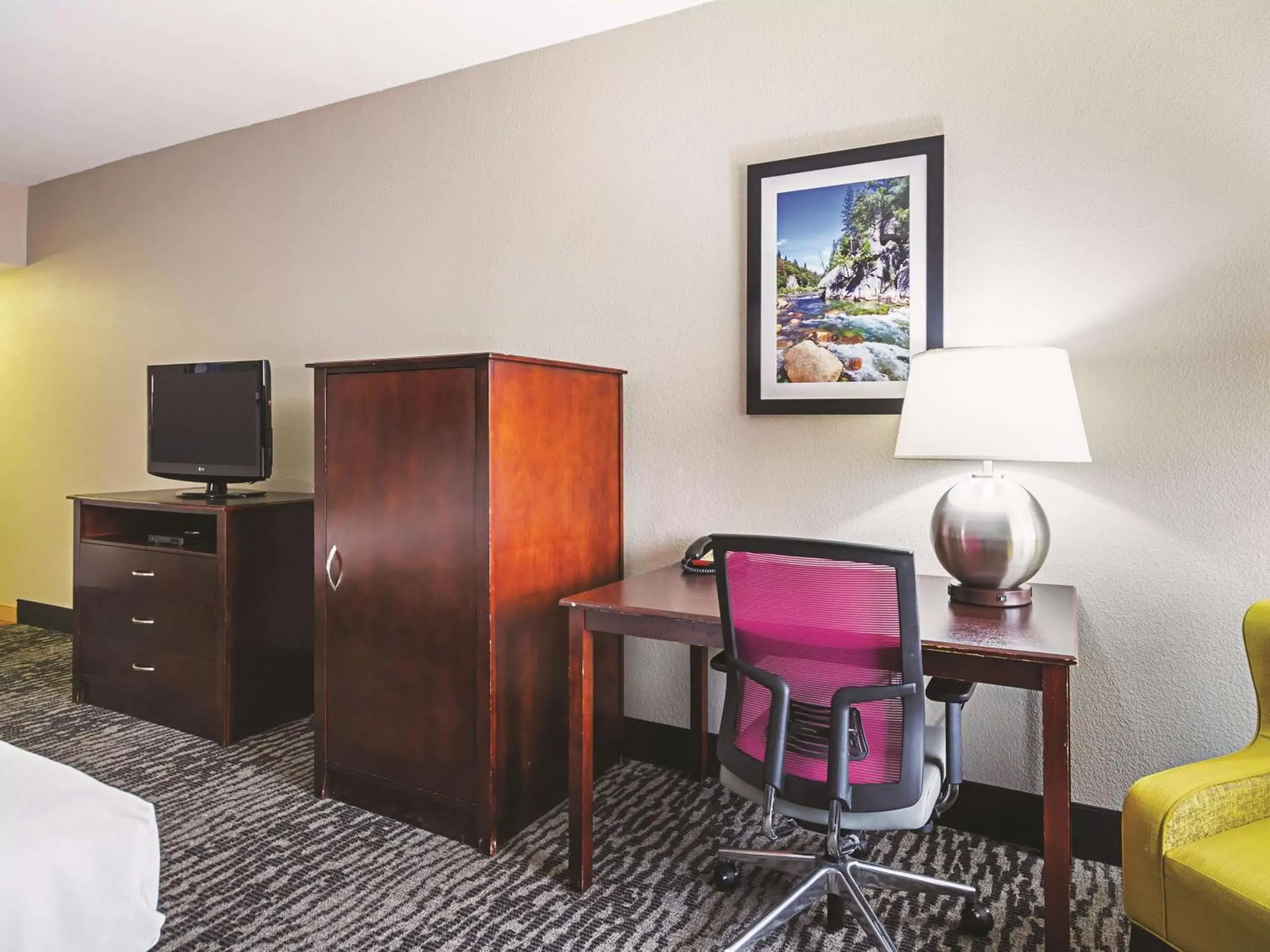 Family Room with Two Queen Beds - Non-Smoking in La Quinta by Wyndham Fresno Northwest Family Room with Two Queen Beds - Non-Smoking in La Quinta by Wyndham Fresno Northwest