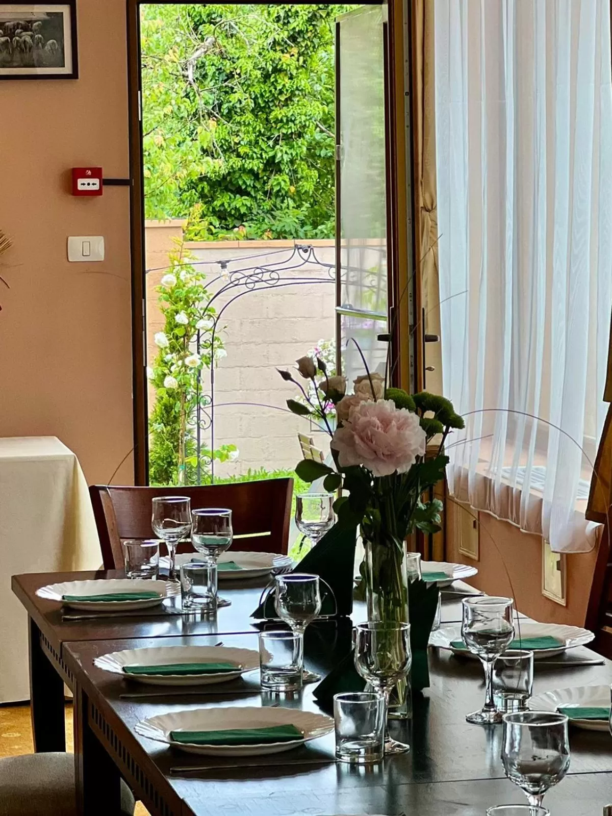 Restaurant/places to eat in Hotel Oxford By TimHotels