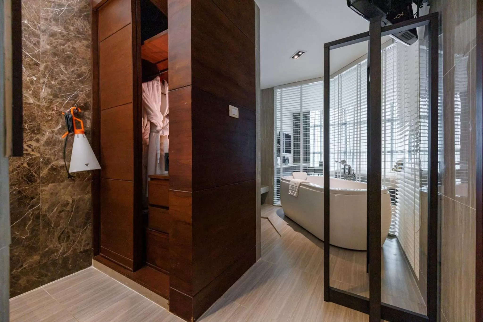 Bathroom, Bed in S31 Sukhumvit Hotel