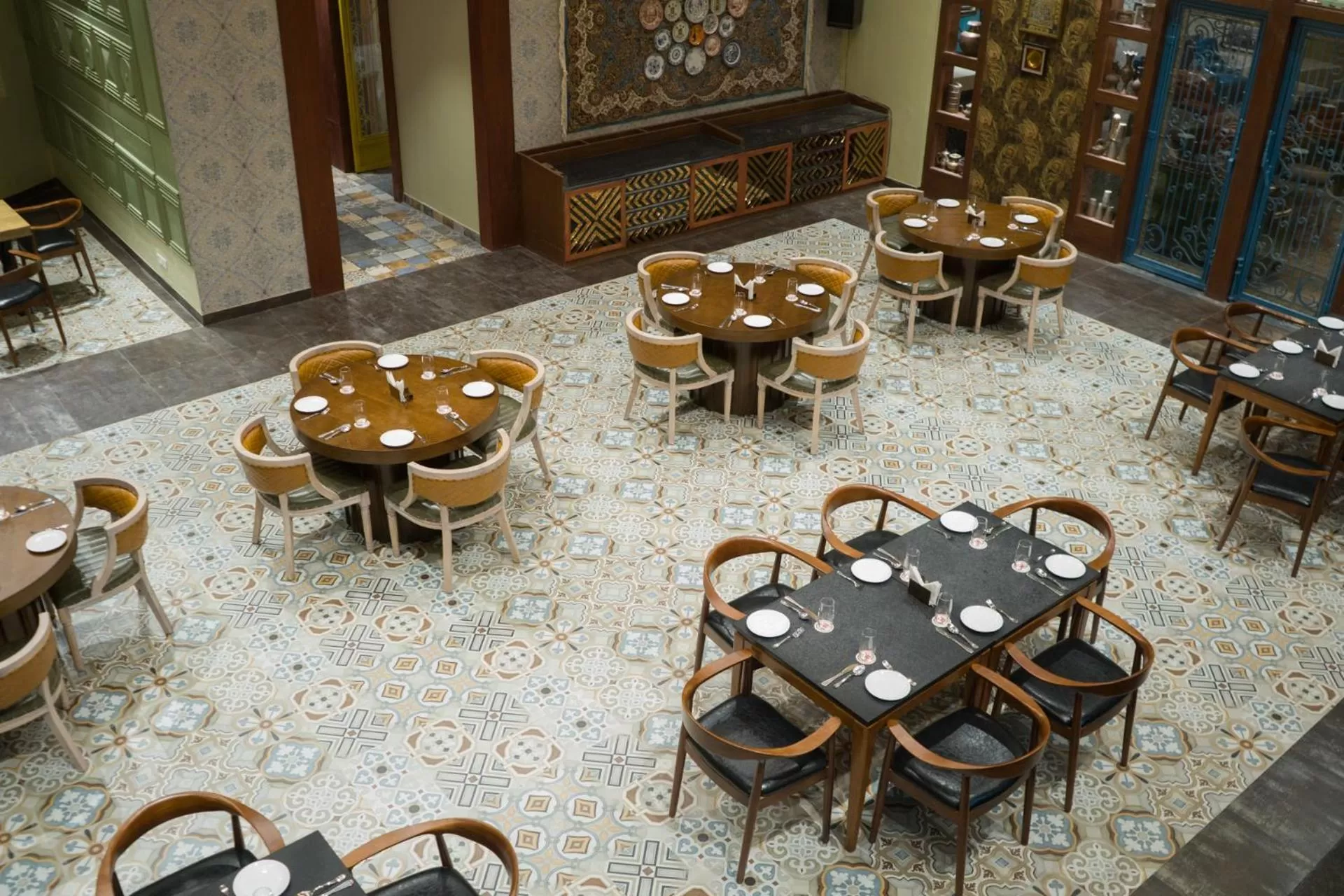 Restaurant/places to eat in Clarks Inn Suites Kangra