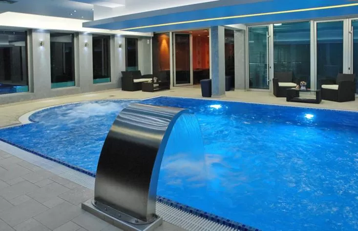 Swimming Pool in Hotel Golf Luxury