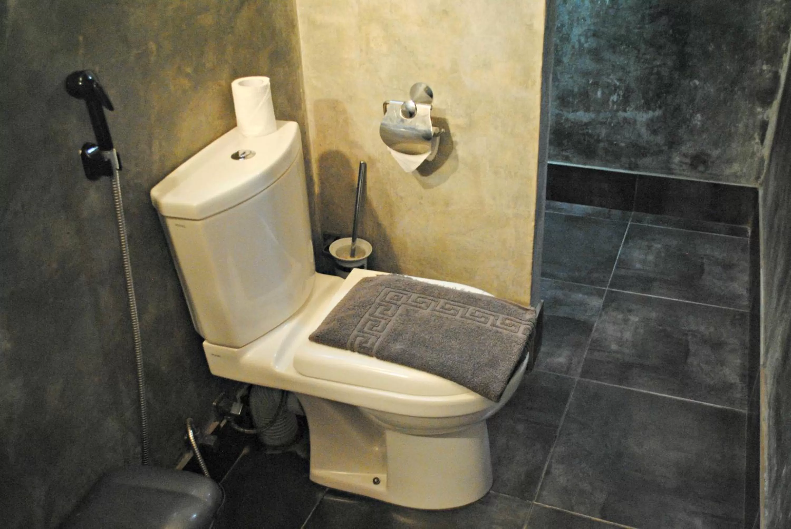 Toilet, Bathroom in Wasantha Garden Hotel Restaurant & Ayurvedic Treatment