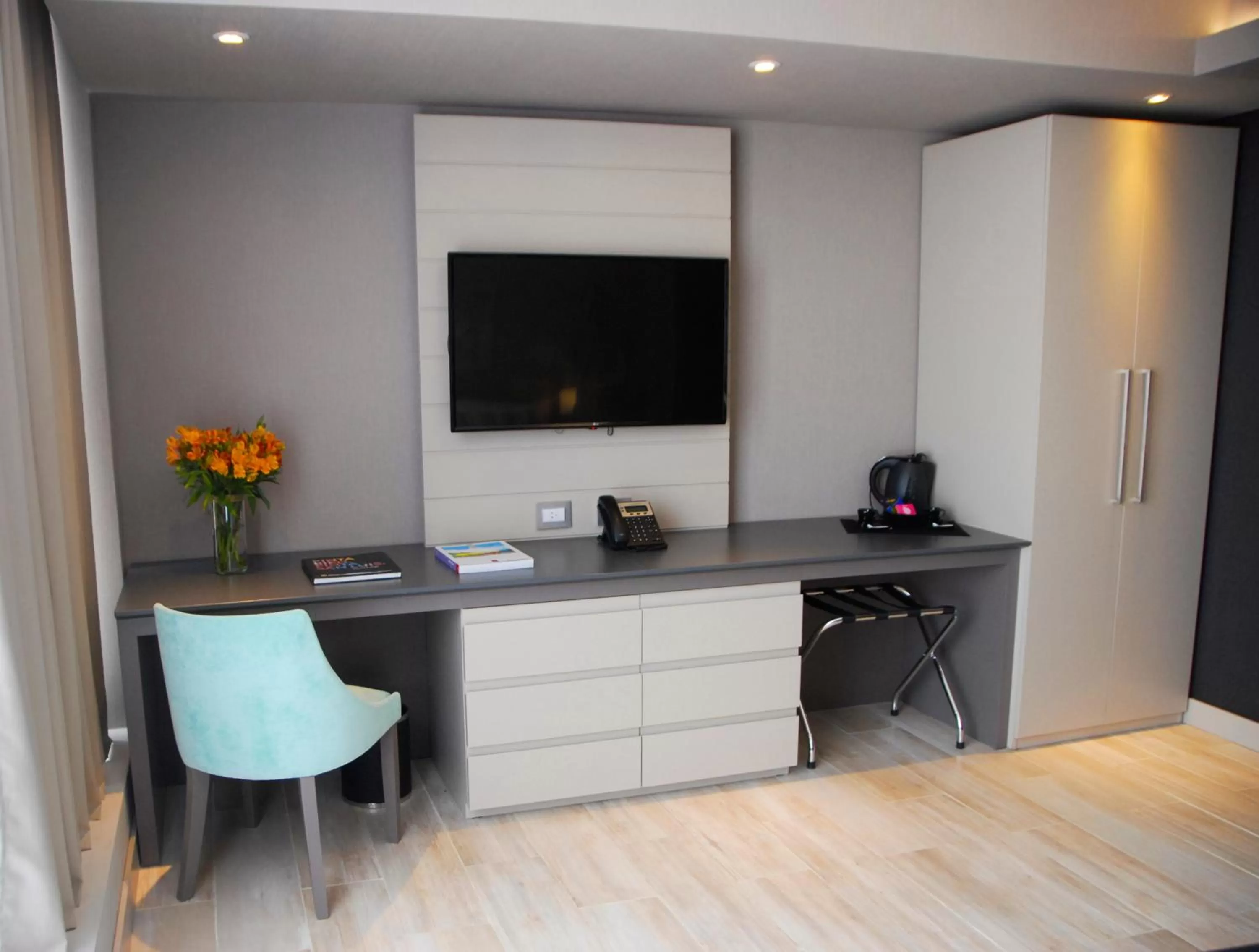 TV and multimedia in GrandView Hotel Buenos Aires