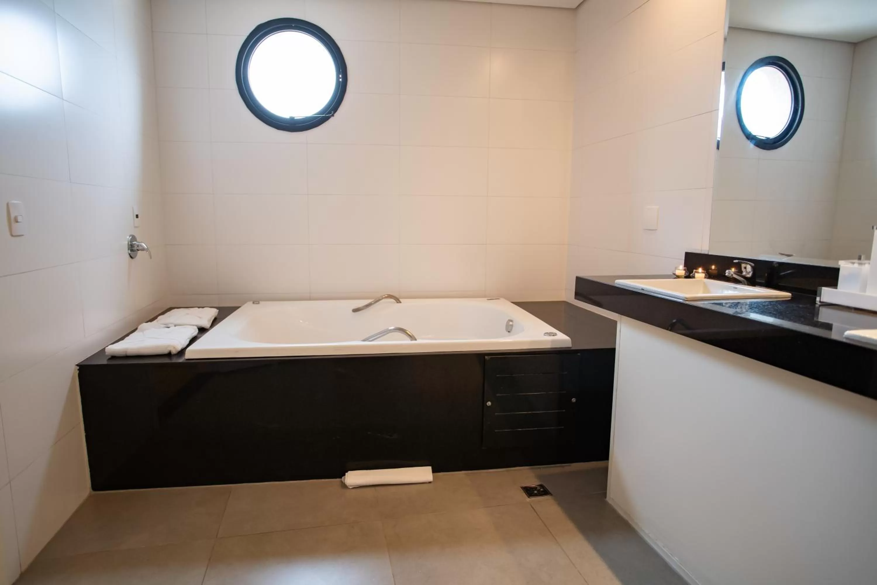 Bathroom, Bed in Zahara Hotel