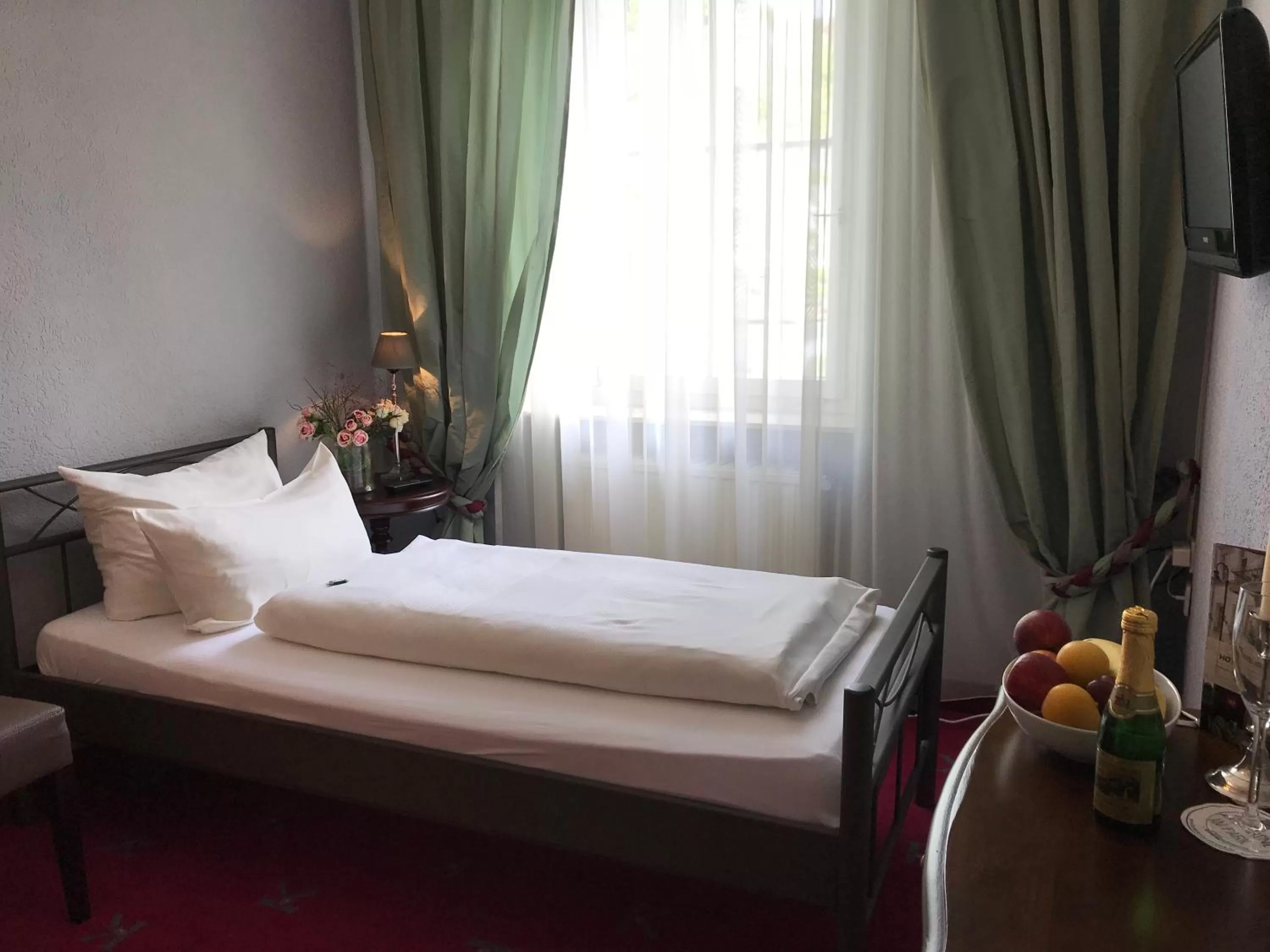 Bed in Hotel Krone am Park