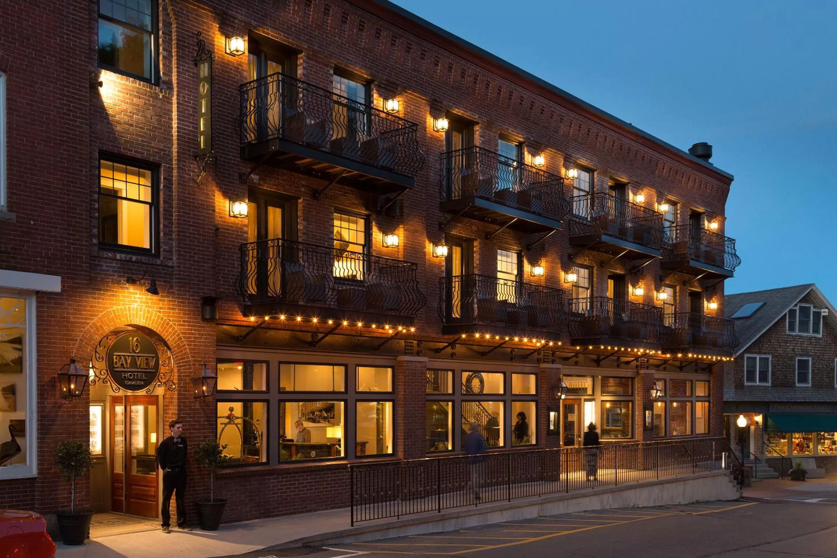 Facade/entrance in 16 Bay View