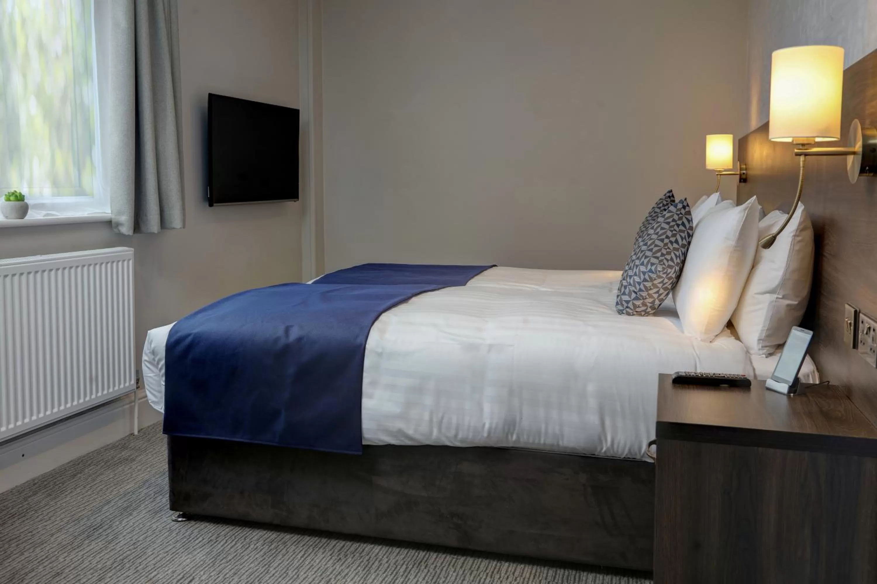 Communal lounge/ TV room, Bed in Trafford Hall Hotel Manchester, Trademark Collection by Wyndham