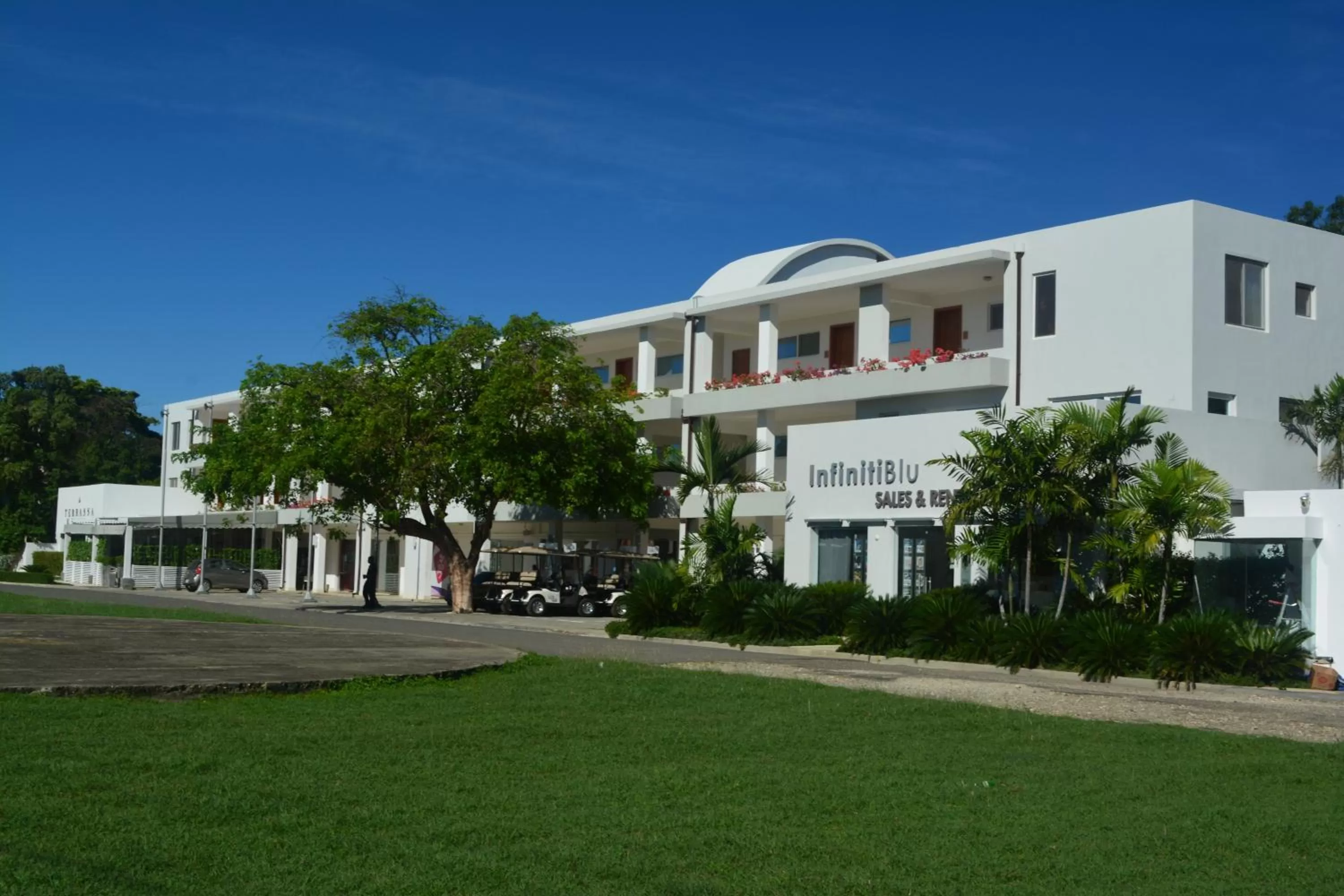 Restaurant/places to eat in Instyle Residences at Infiniti Blu