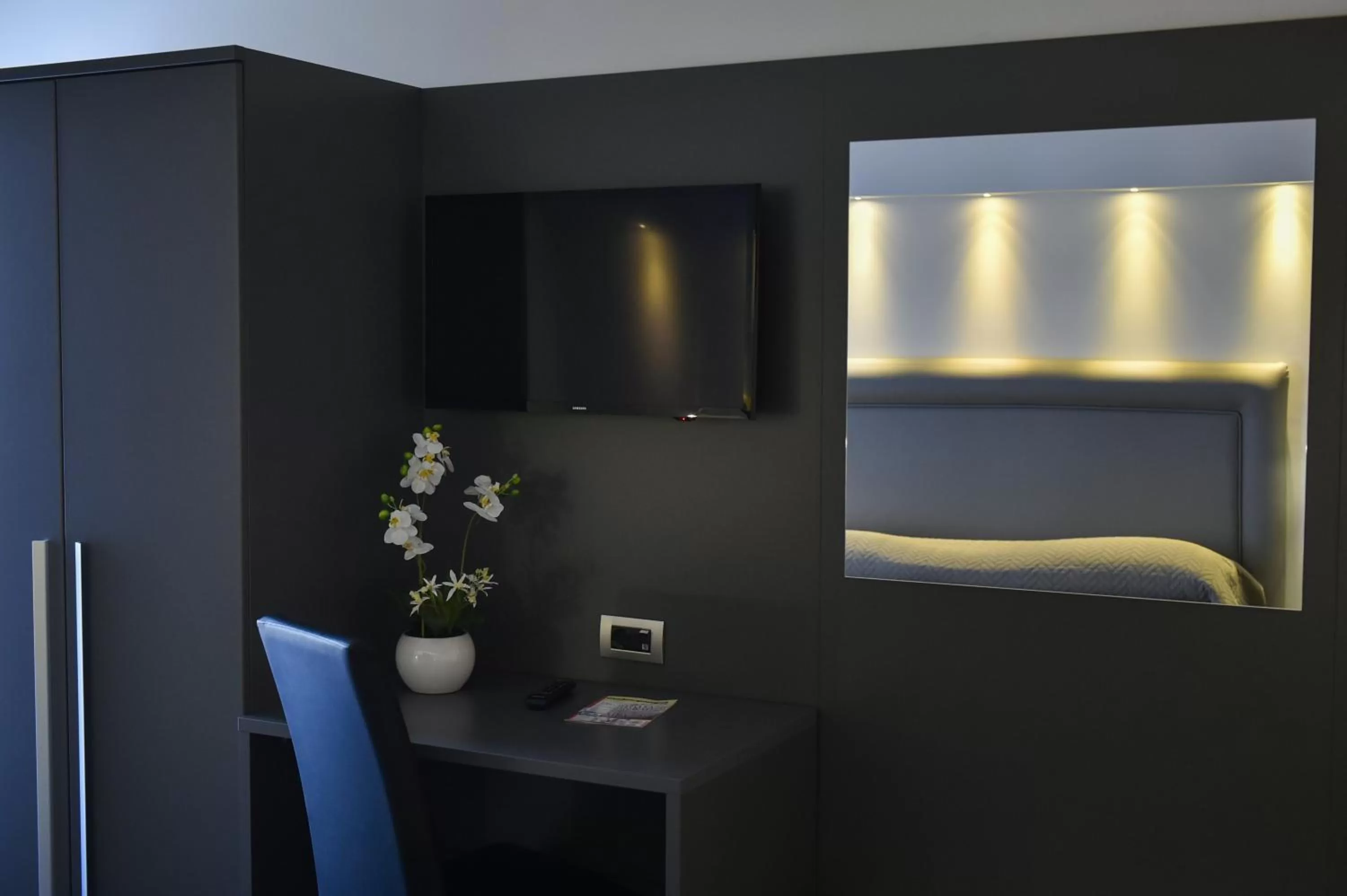 Bed in Pompei Inn Ruins B&B Luxury Suite