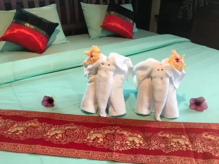 Deluxe Queen Room in Khao Sok River & Jungle Resort Deluxe Queen Room in Khao Sok River & Jungle Resort