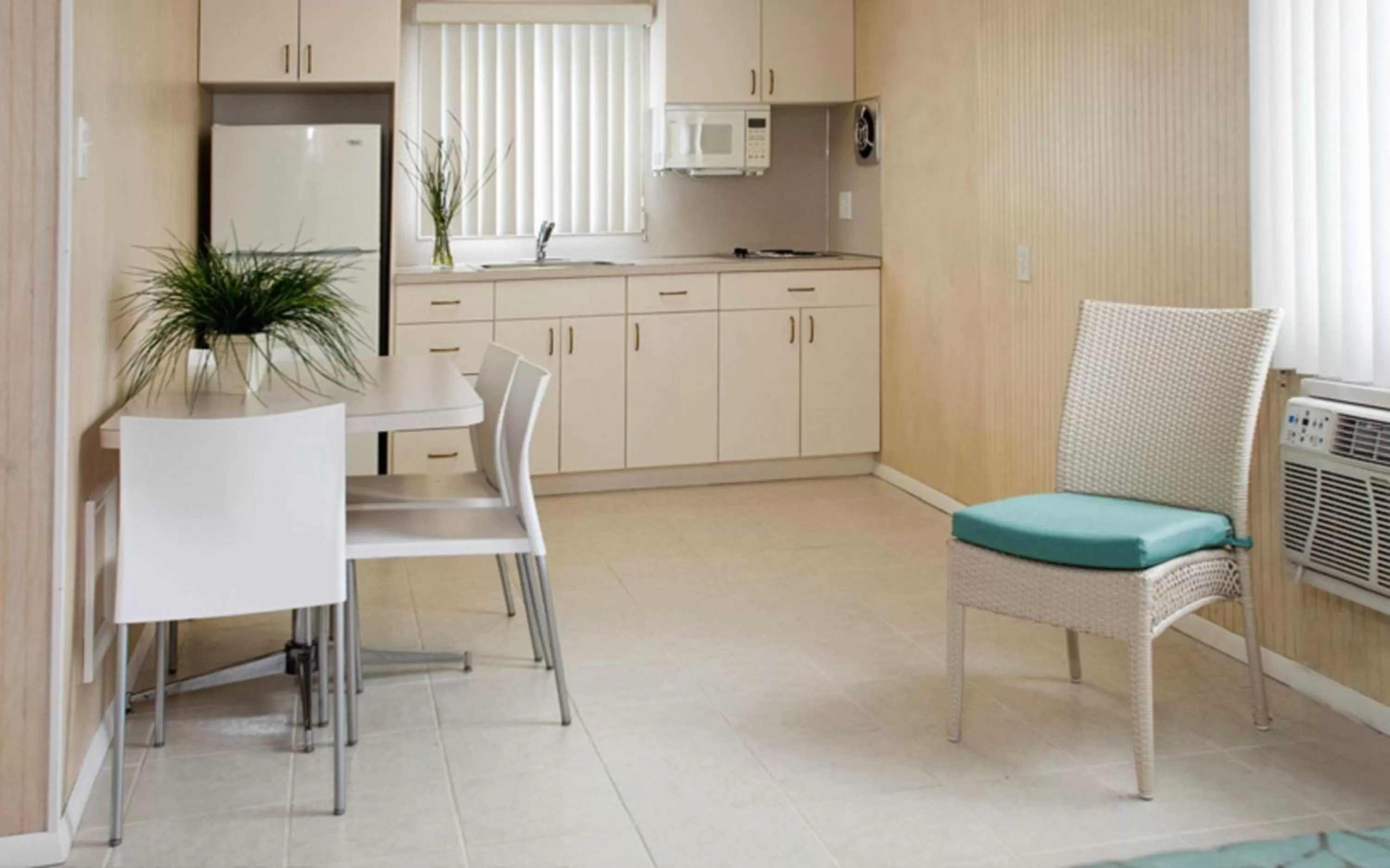 Kitchen or kitchenette, Kitchen/Kitchenette in Heart of Wildwood Motel