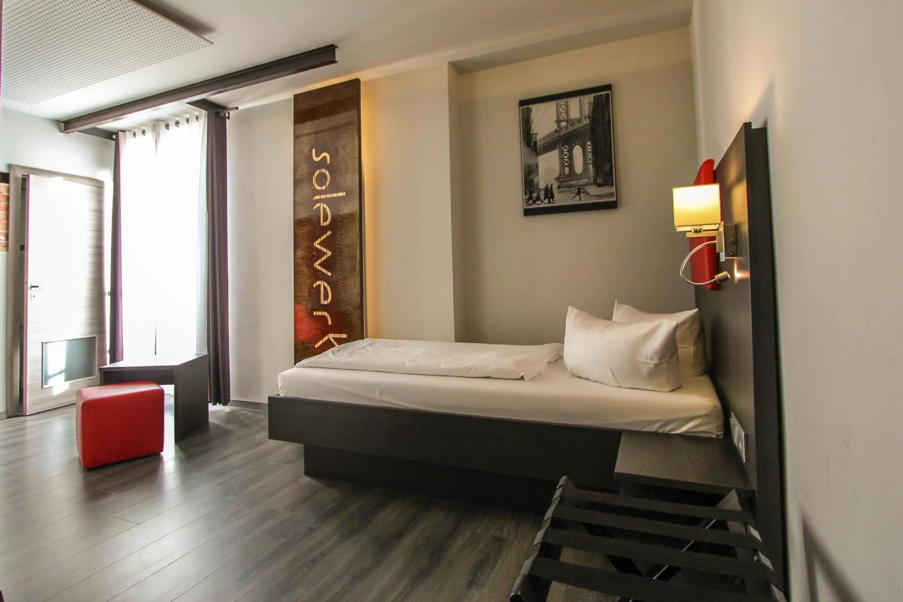 Photo of the whole room, Bed in SOLEWERK Hotel