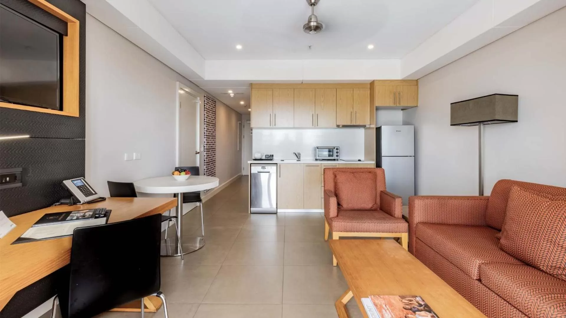 TV and multimedia in Oaks Darwin Elan Hotel