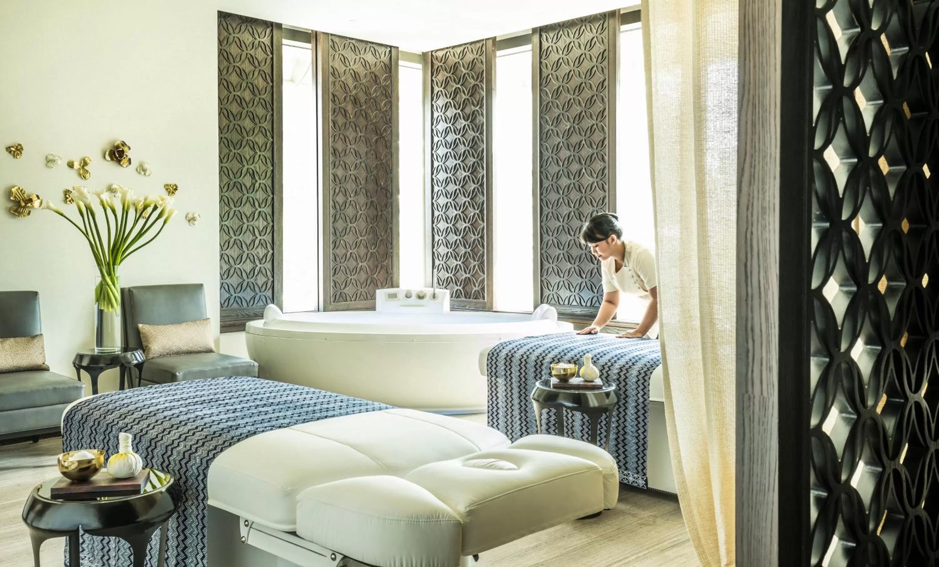 Massage, Bed in Four Seasons Hotel Jakarta
