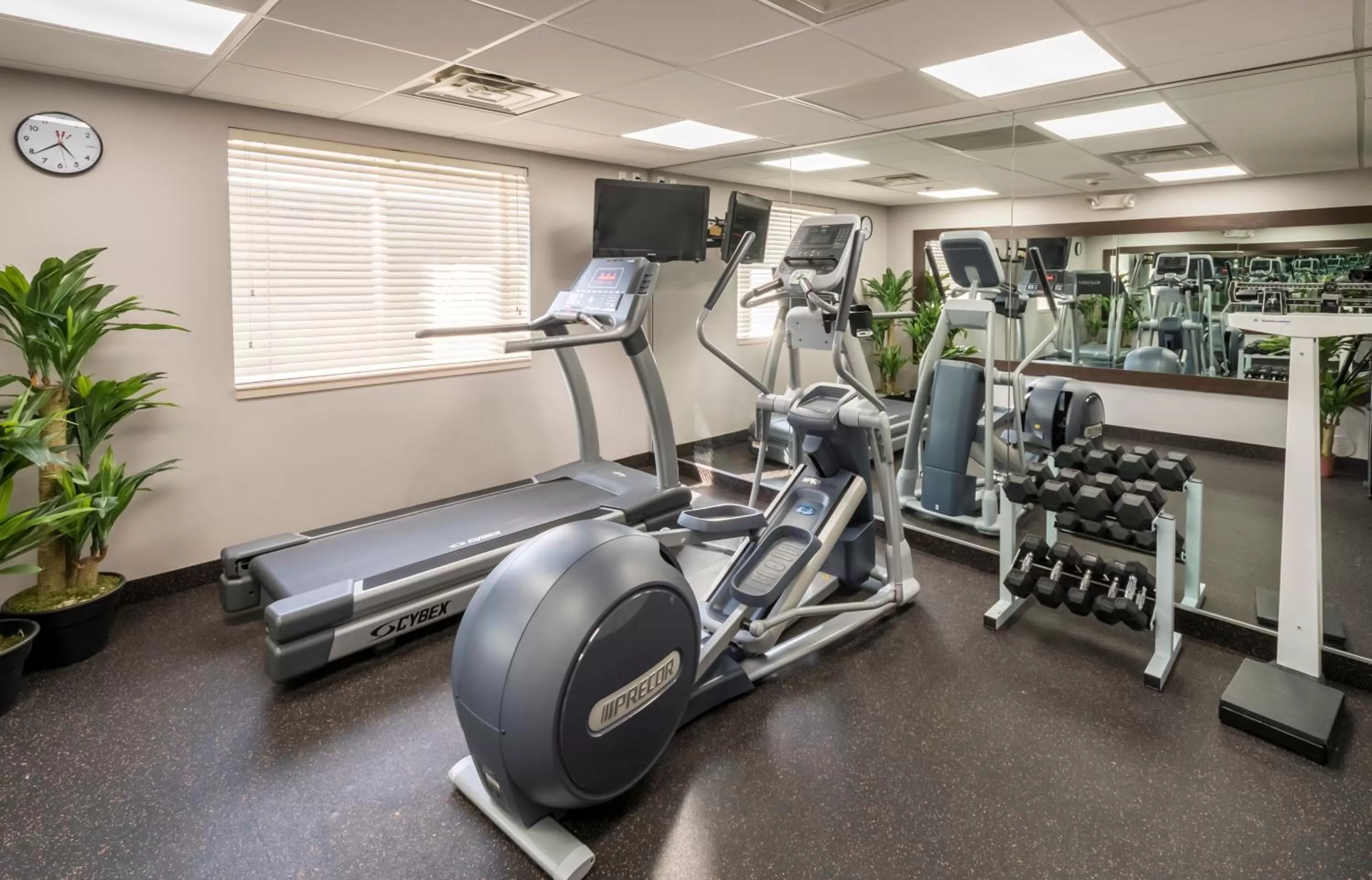Fitness centre/facilities in Country Inn & Suites by Radisson, Rochester-Pittsford-Brighton, NY