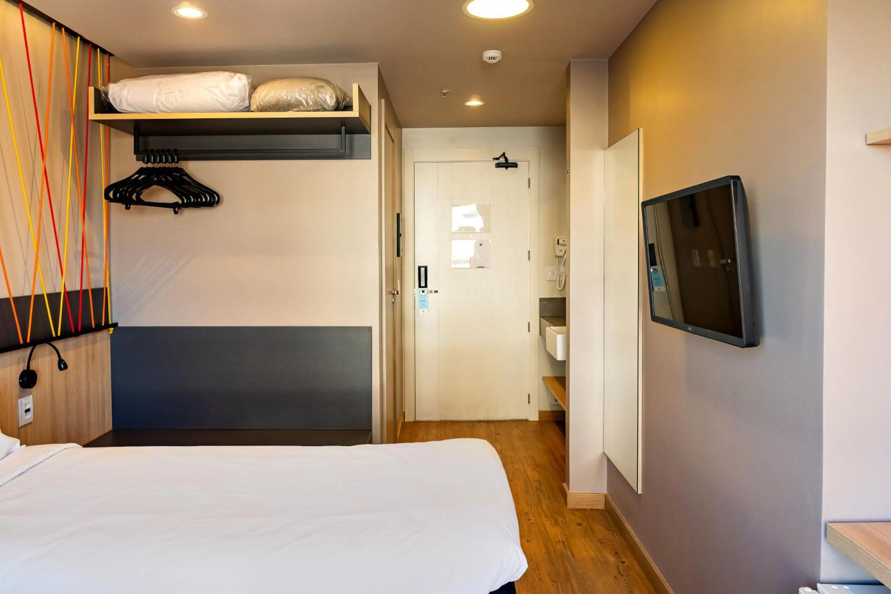 Photo of the whole room, Bed in ibis Styles Porto Alegre Moinhos de Vento