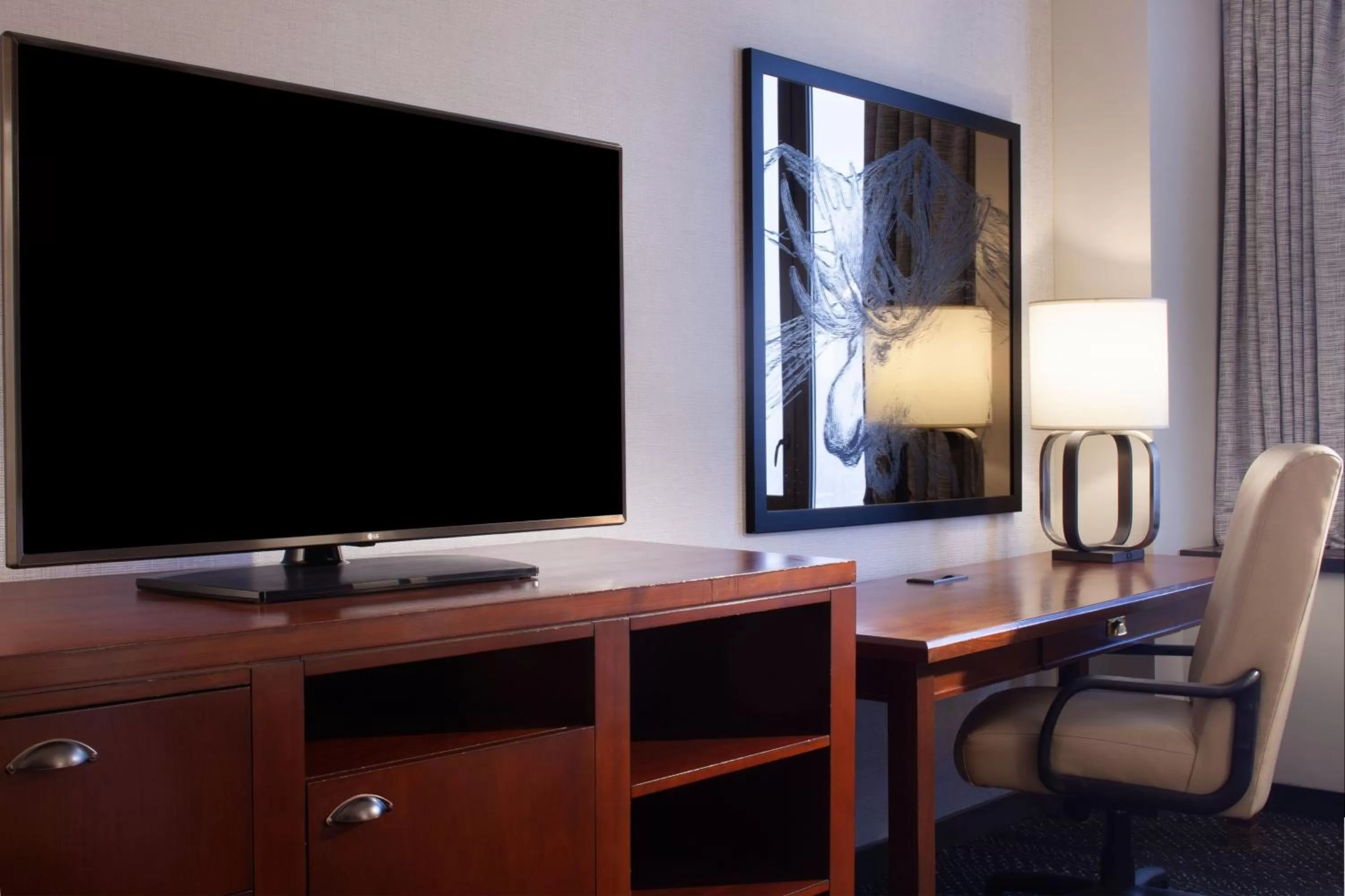 Photo of the whole room in Sheraton Anchorage Hotel