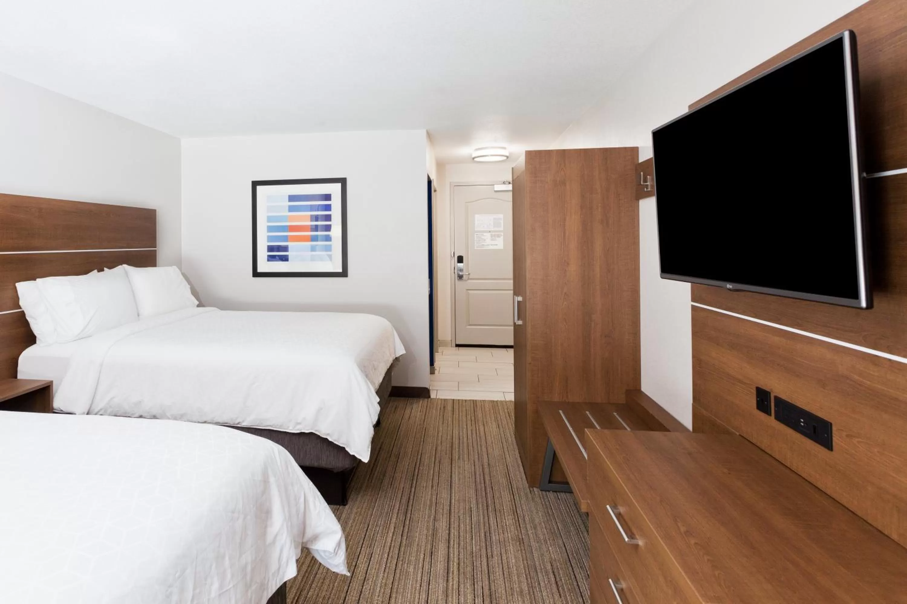 Photo of the whole room, Bed in Holiday Inn Express Rome-East by IHG