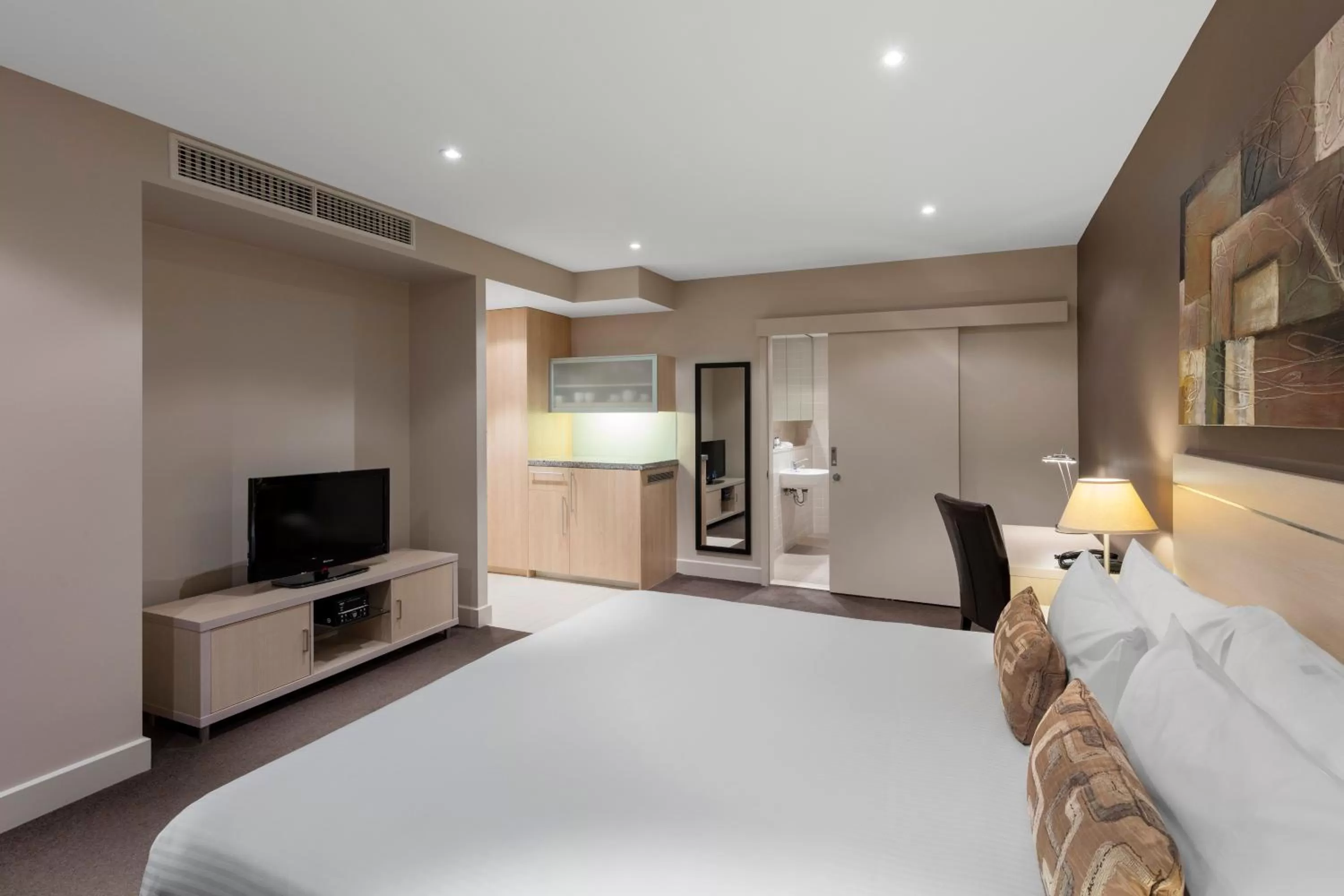 TV and multimedia, Bed in Oaks Glenelg Plaza Pier Suites