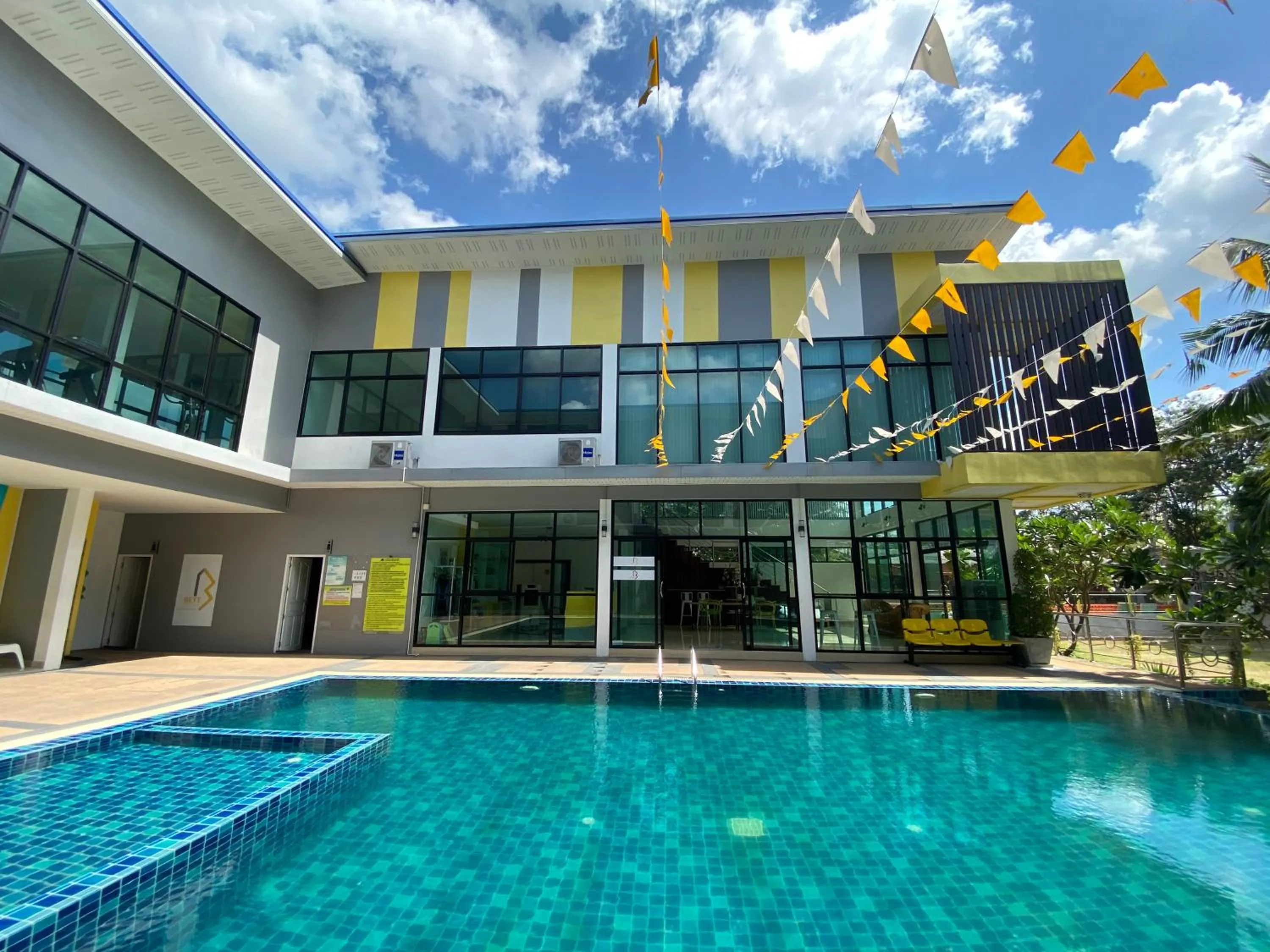 Swimming pool in Bed in Beyt Boutique Hotel