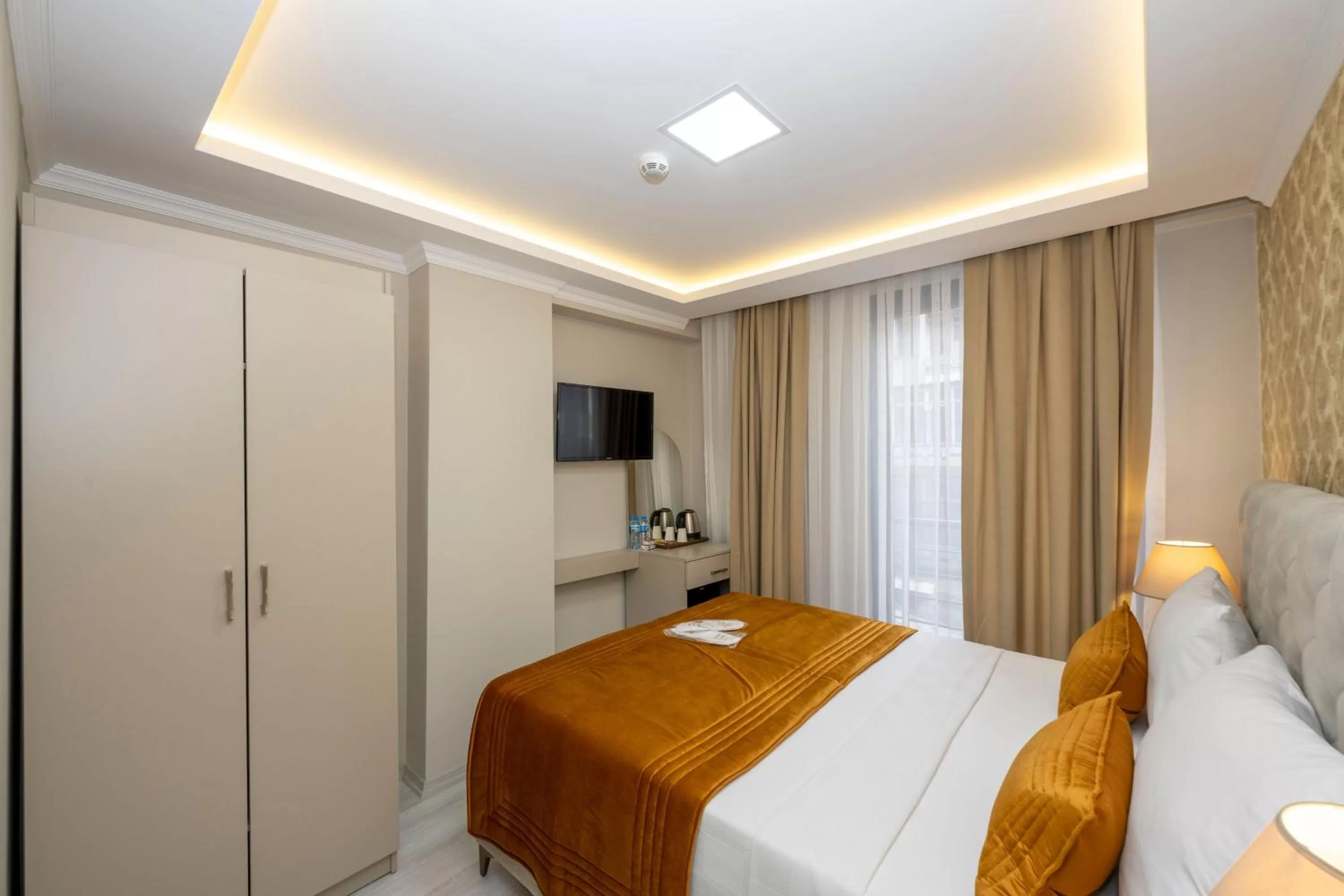 Bed in SKYSTAR DELUXE HOTEL