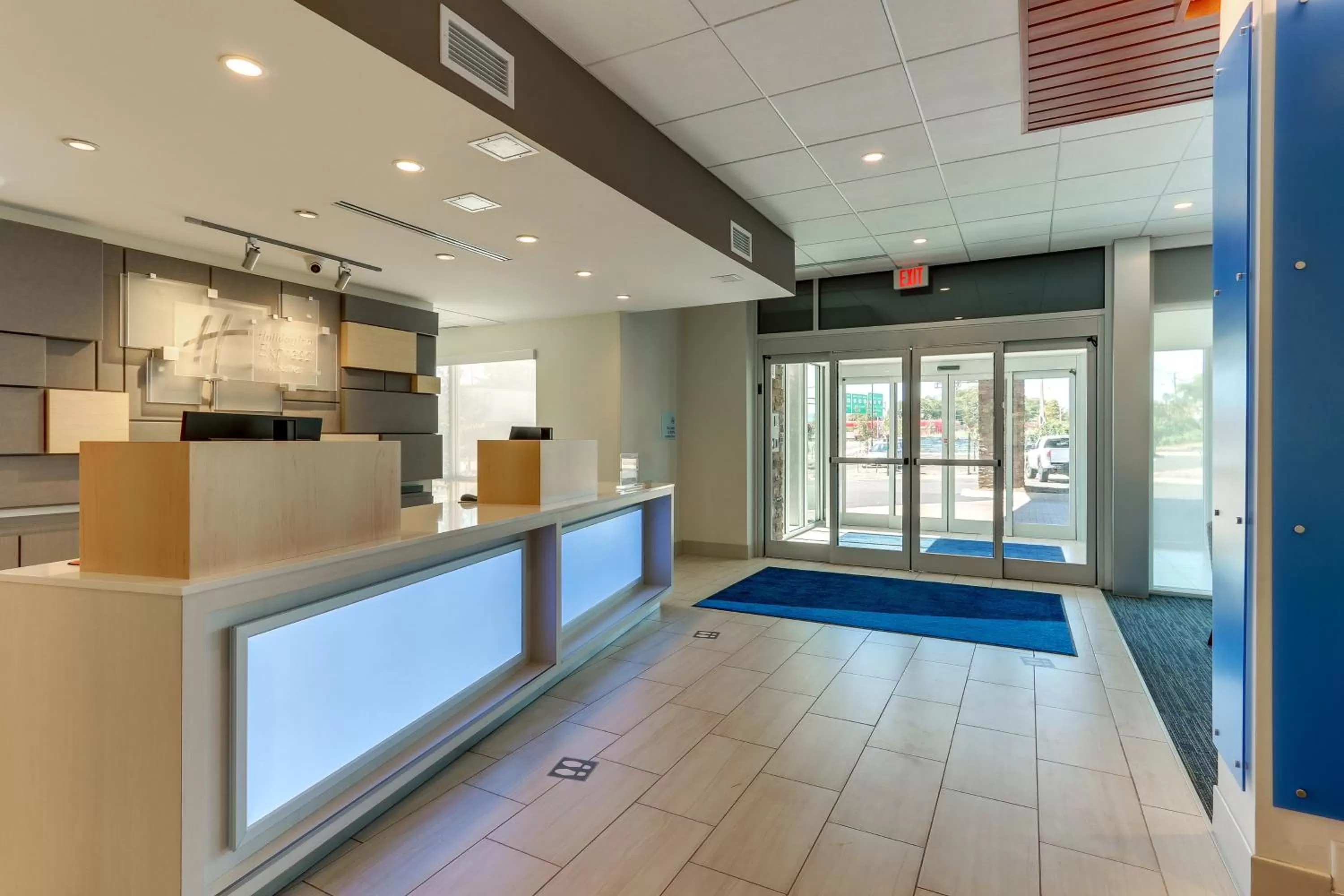 Property building in Holiday Inn Express & Suites - Roanoke – Civic Center