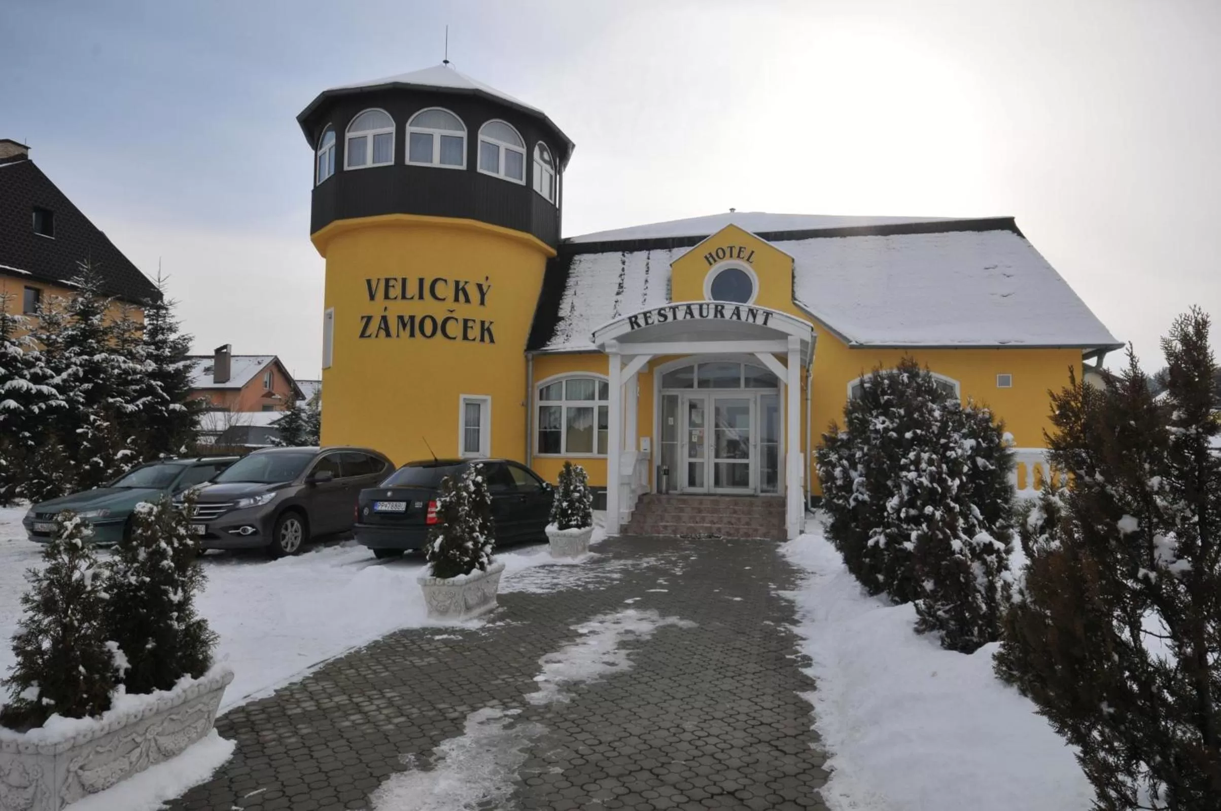 Facade/entrance, Winter in Pension Velický Zámoček