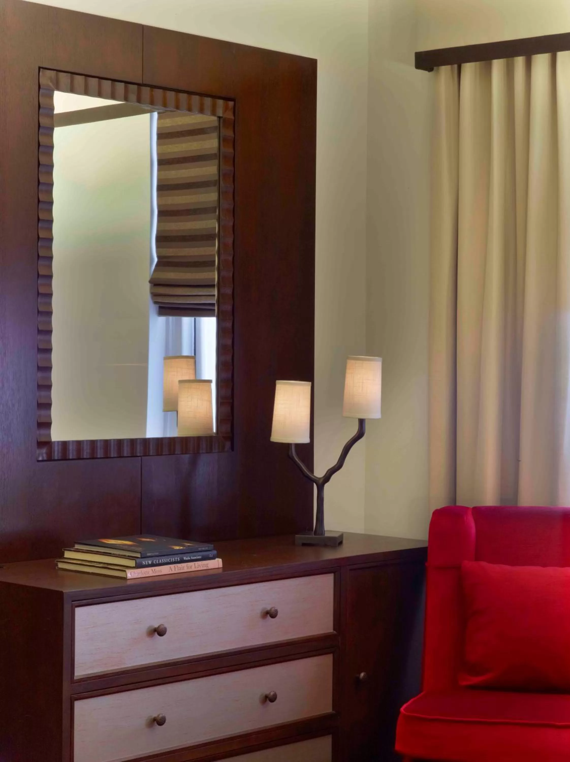 Decorative detail in Lexington Plaza Hotel