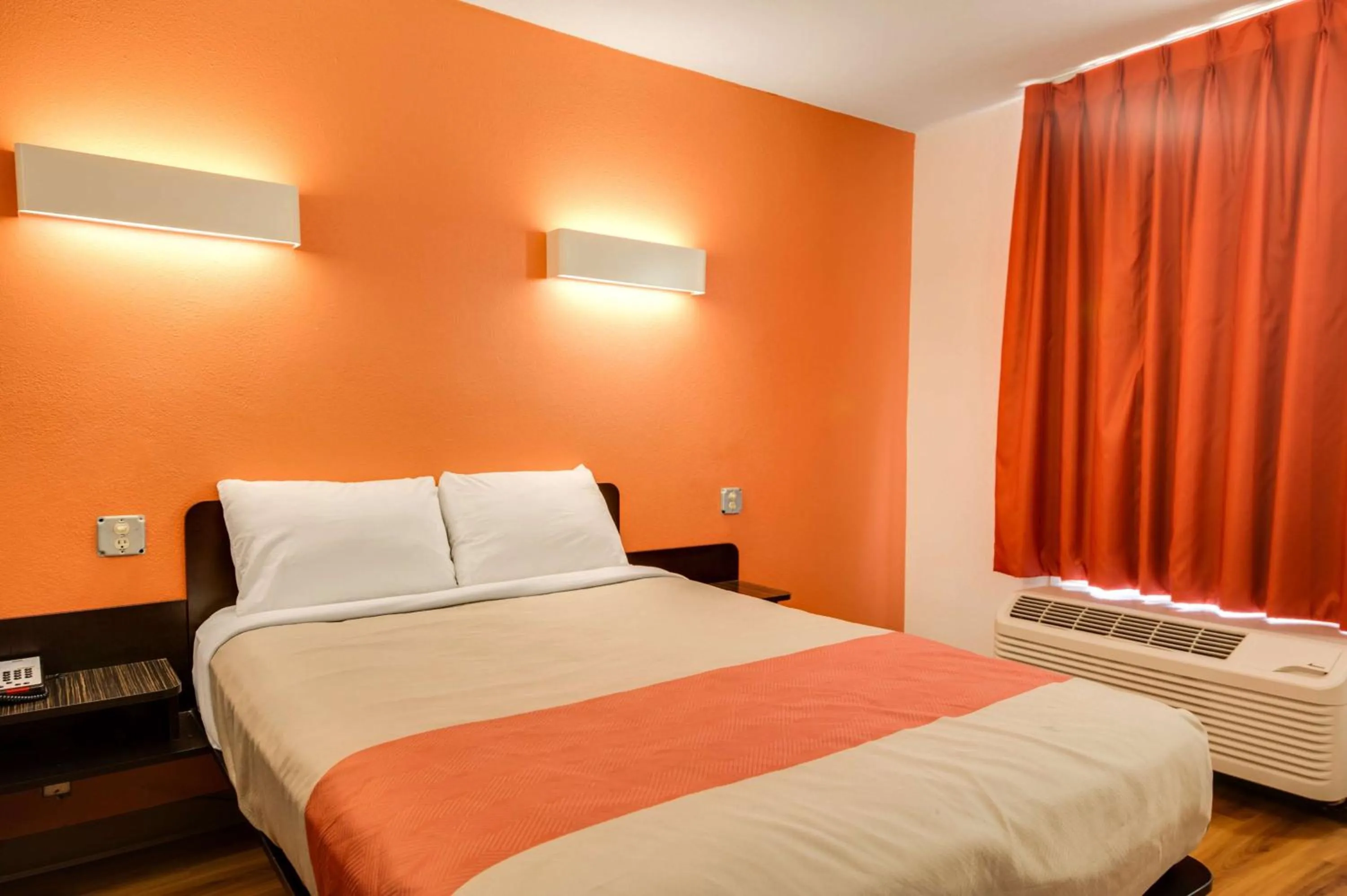 Photo of the whole room, Bed in Motel 6-Jennings, LA