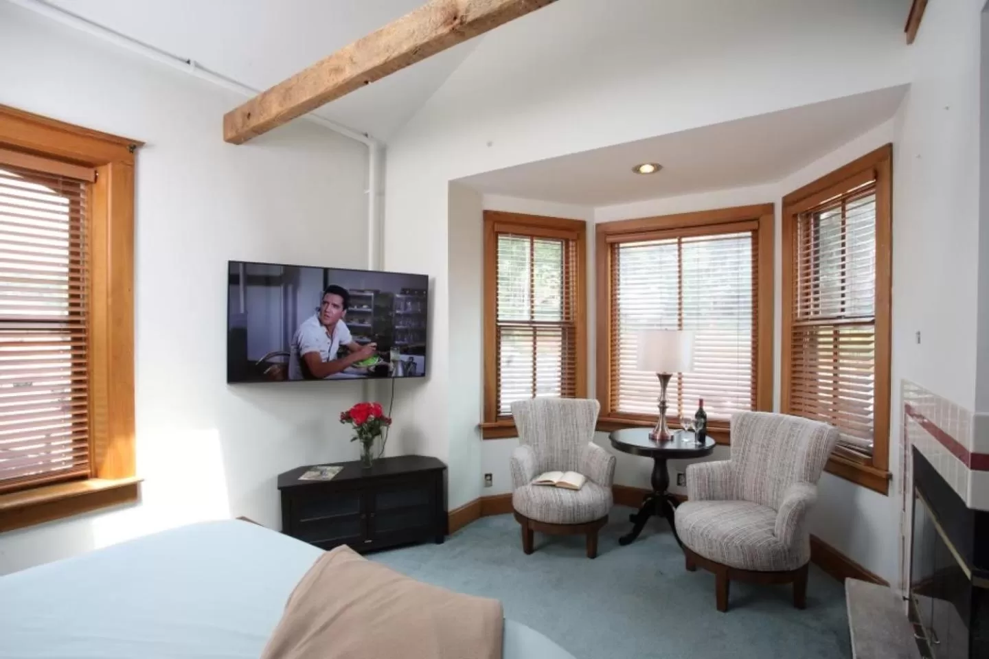 Seating Area in Riverboat Suites