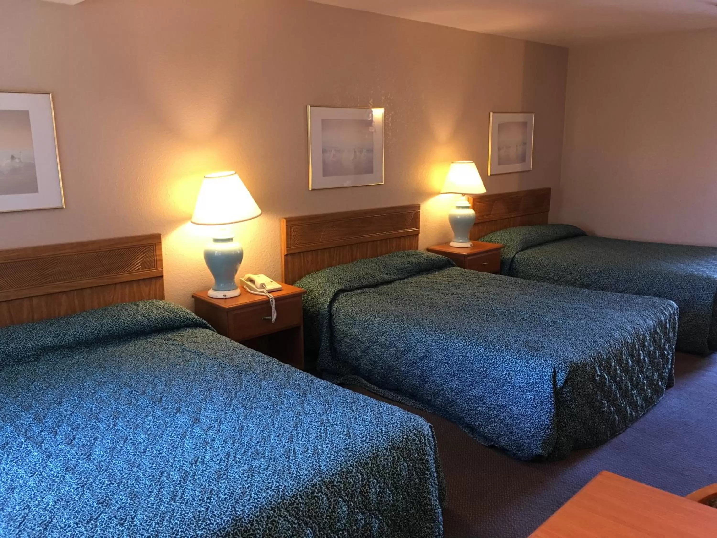 Bed in Applegate Inn