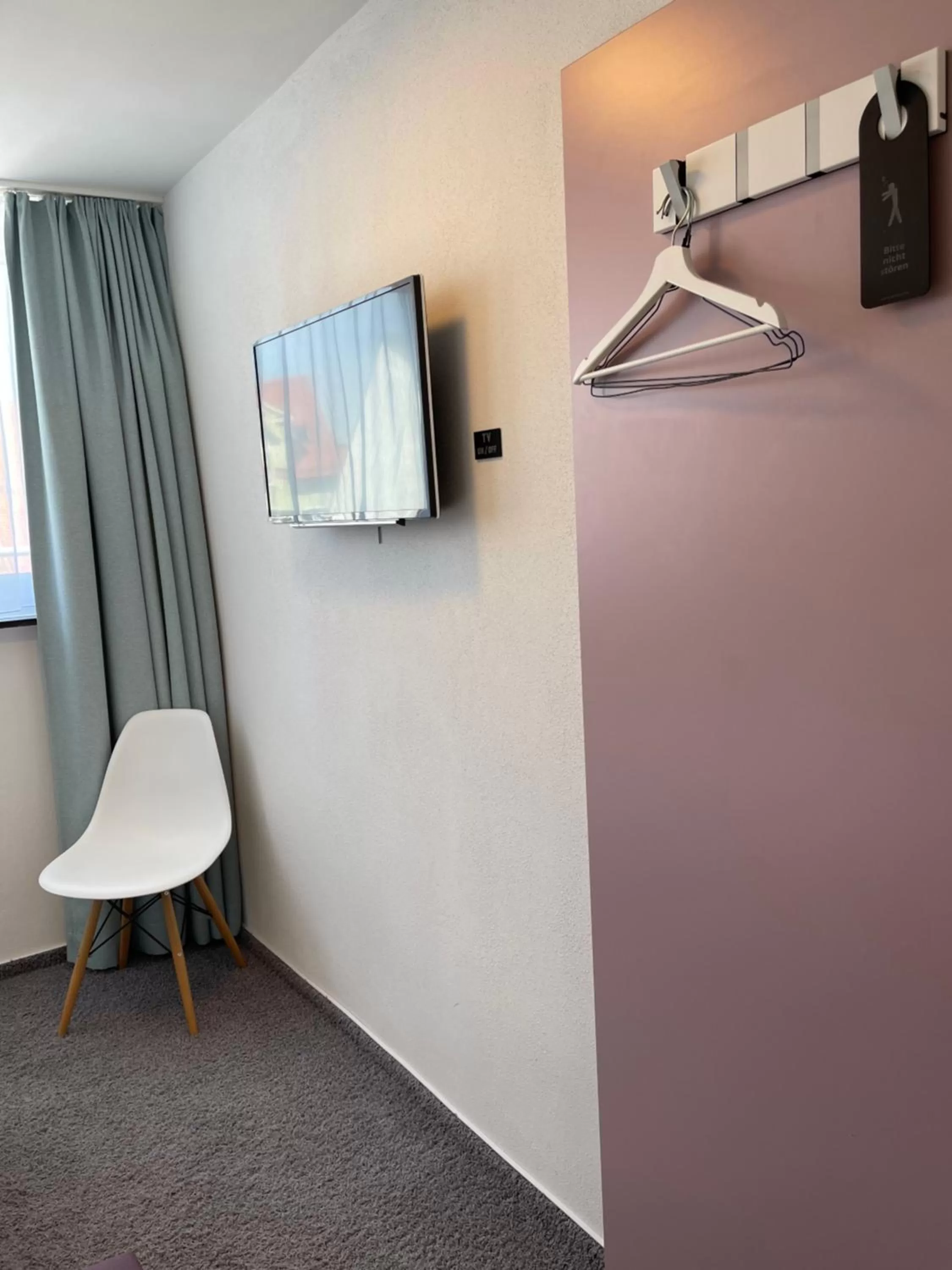 TV and multimedia, TV/Entertainment Center in Ulmer Münster Hotel