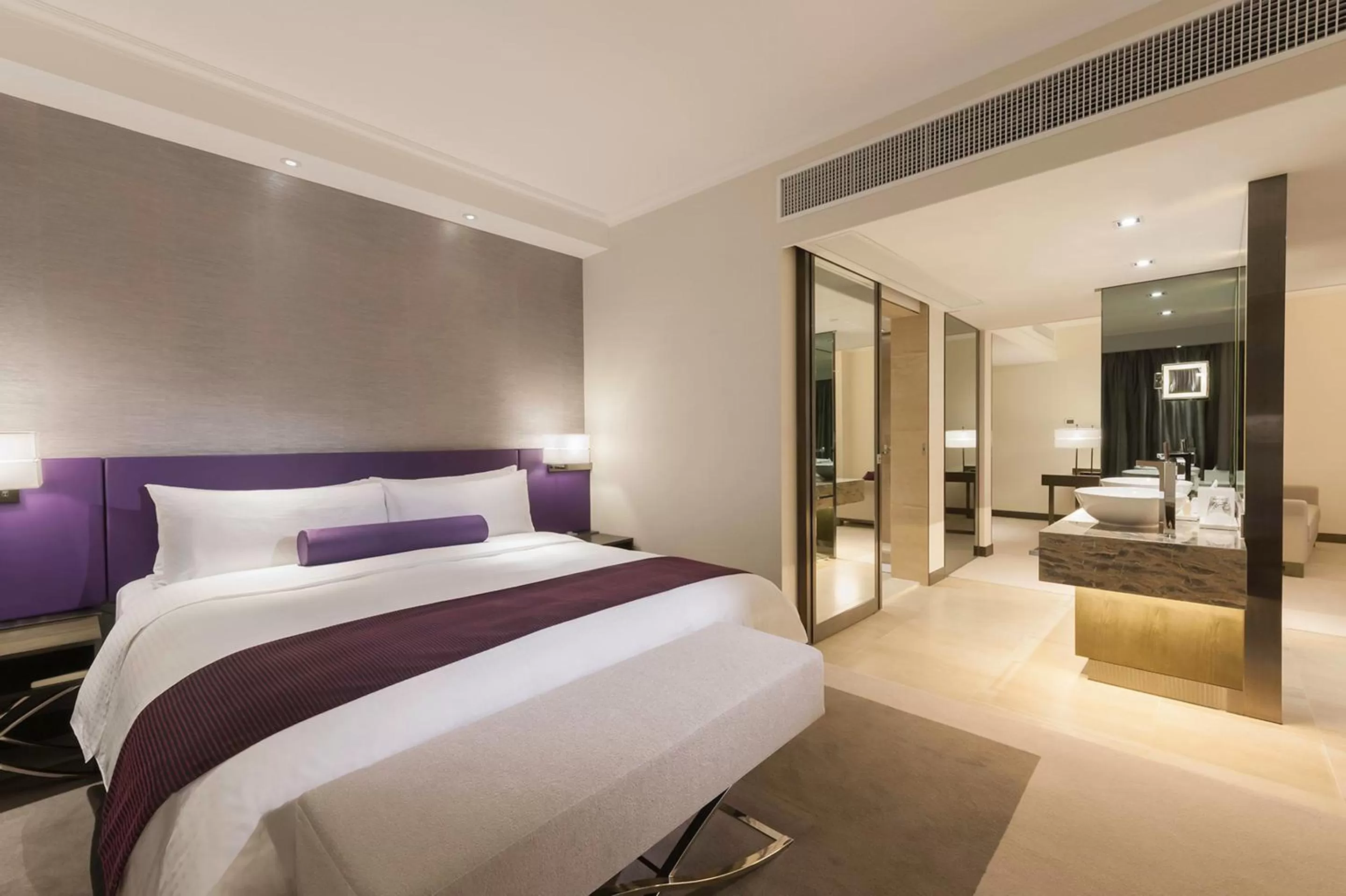 Bedroom, Bed in Gateway Hotel, Marco Polo