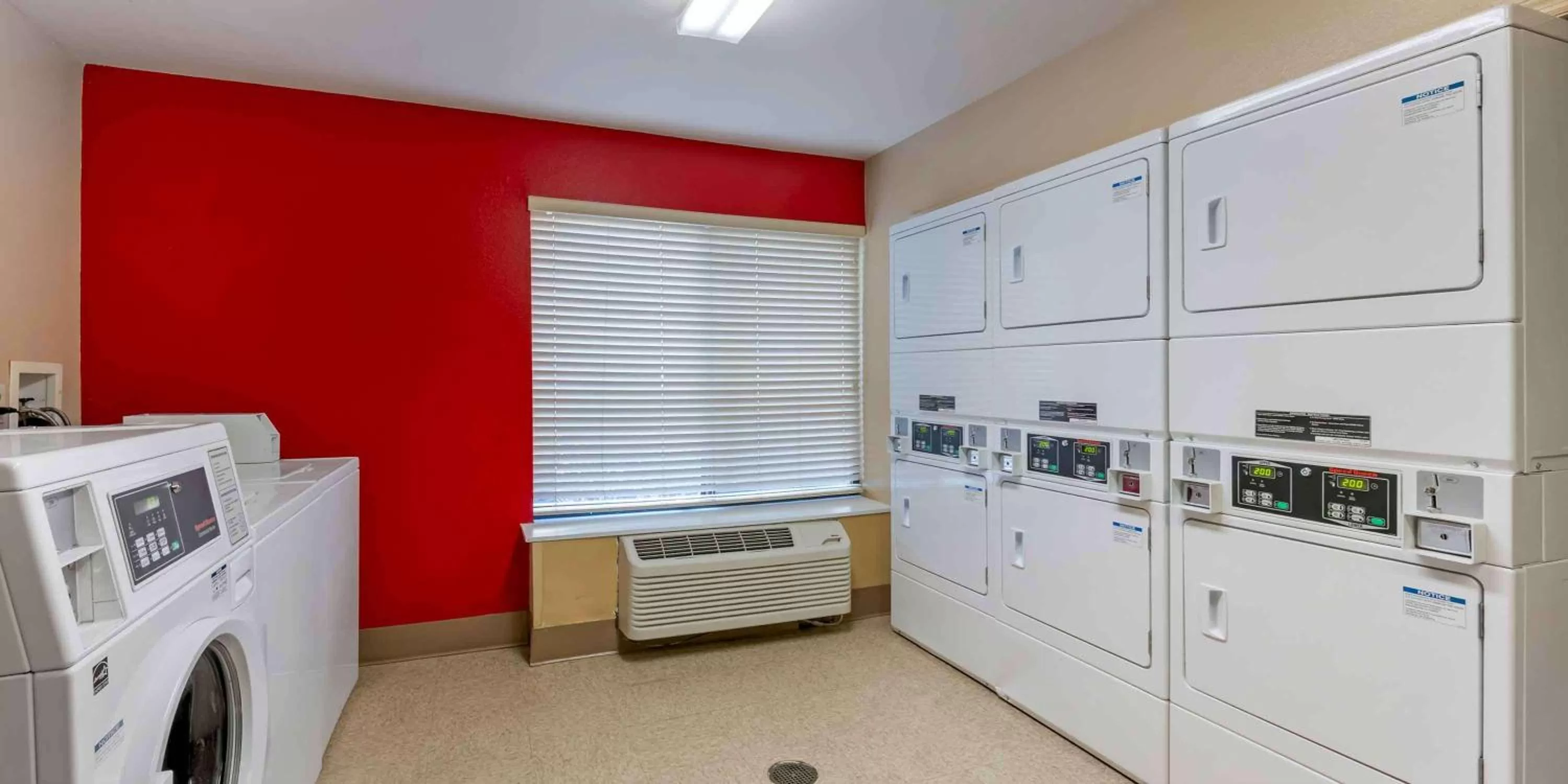 Property building in Extended Stay America Suites - Orlando - Orlando Theme Parks - Vineland Rd