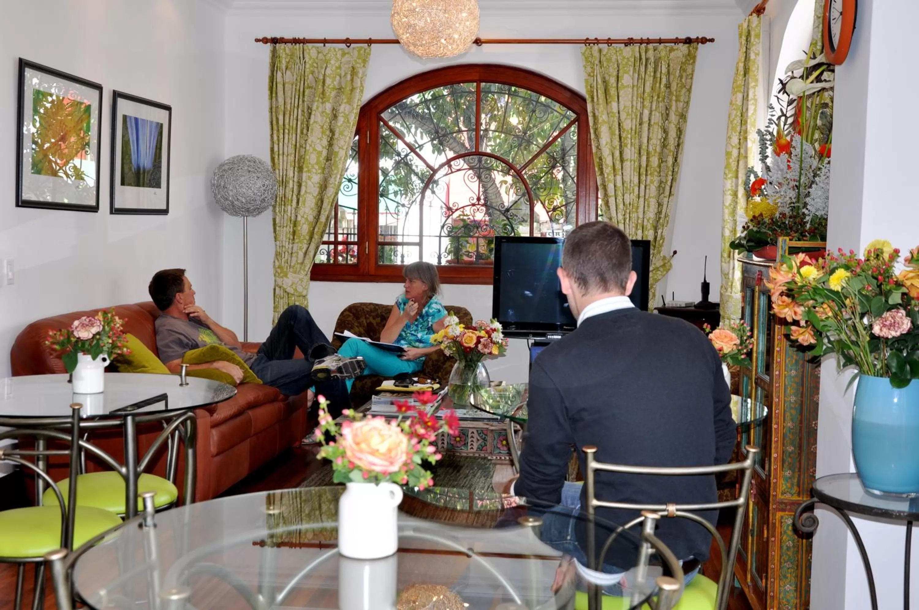 Communal lounge/ TV room in Boutique Hotel Casa Foch